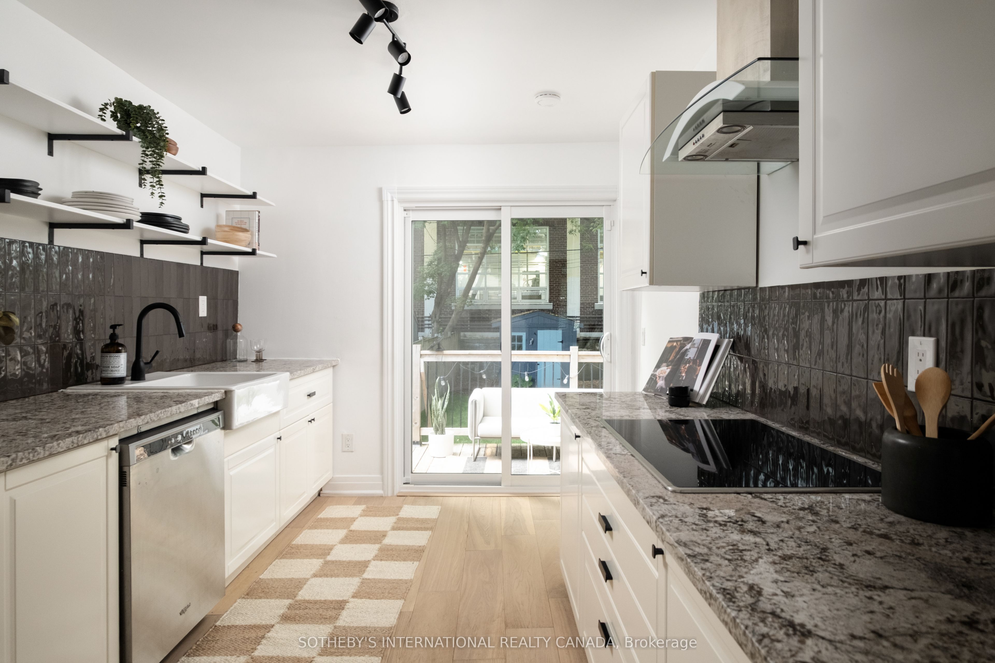 22 Connaught Avenue Property Photo 8