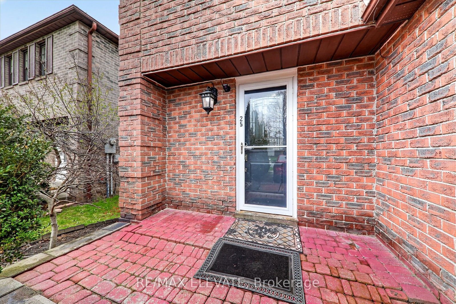 25 Stockbridge Crescent Property Photo 4