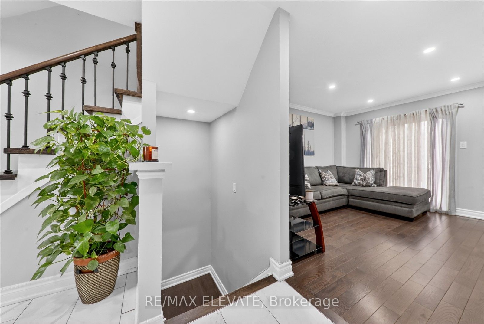 25 Stockbridge Crescent Property Photo 7