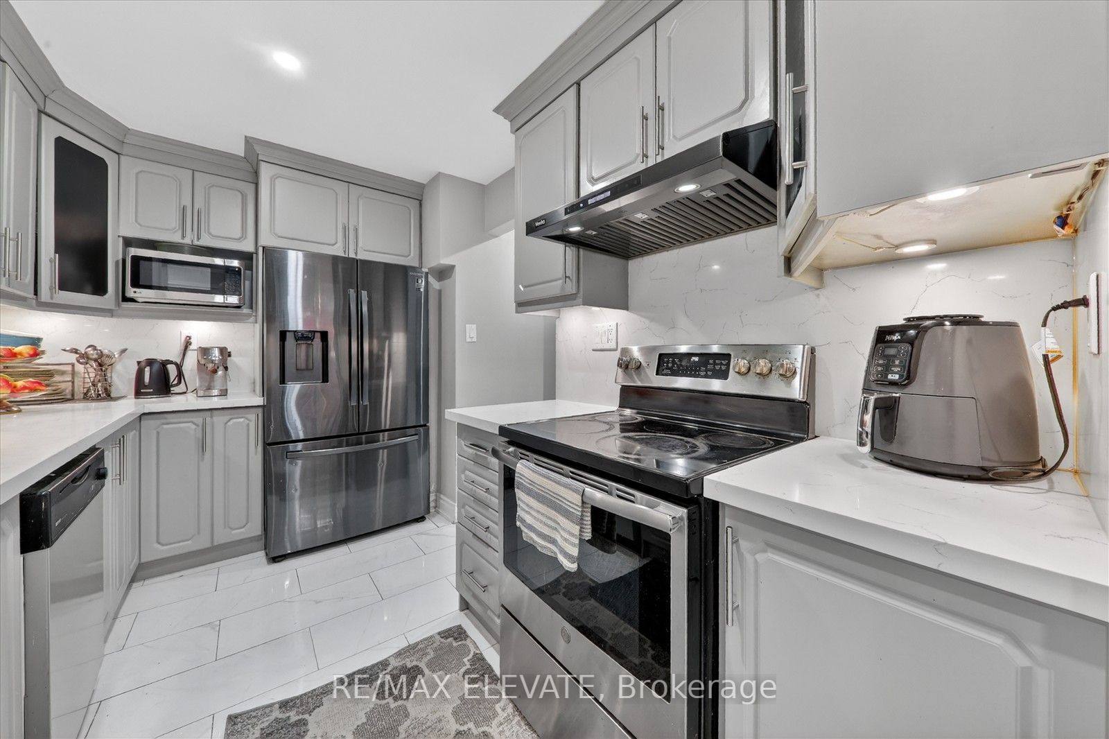 25 Stockbridge Crescent Property Photo 12