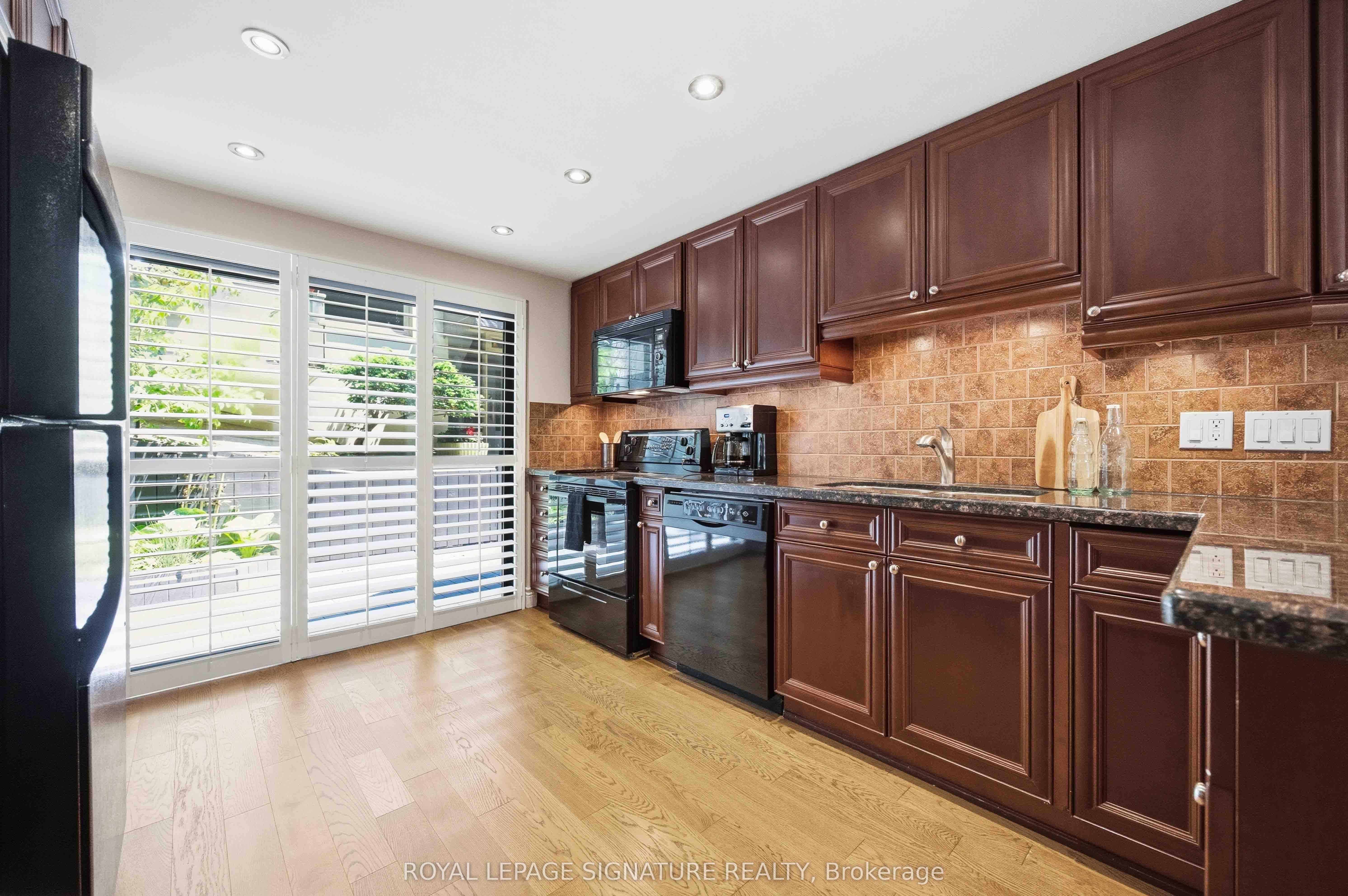 2366 Queen Street E 7 Property Photo 9