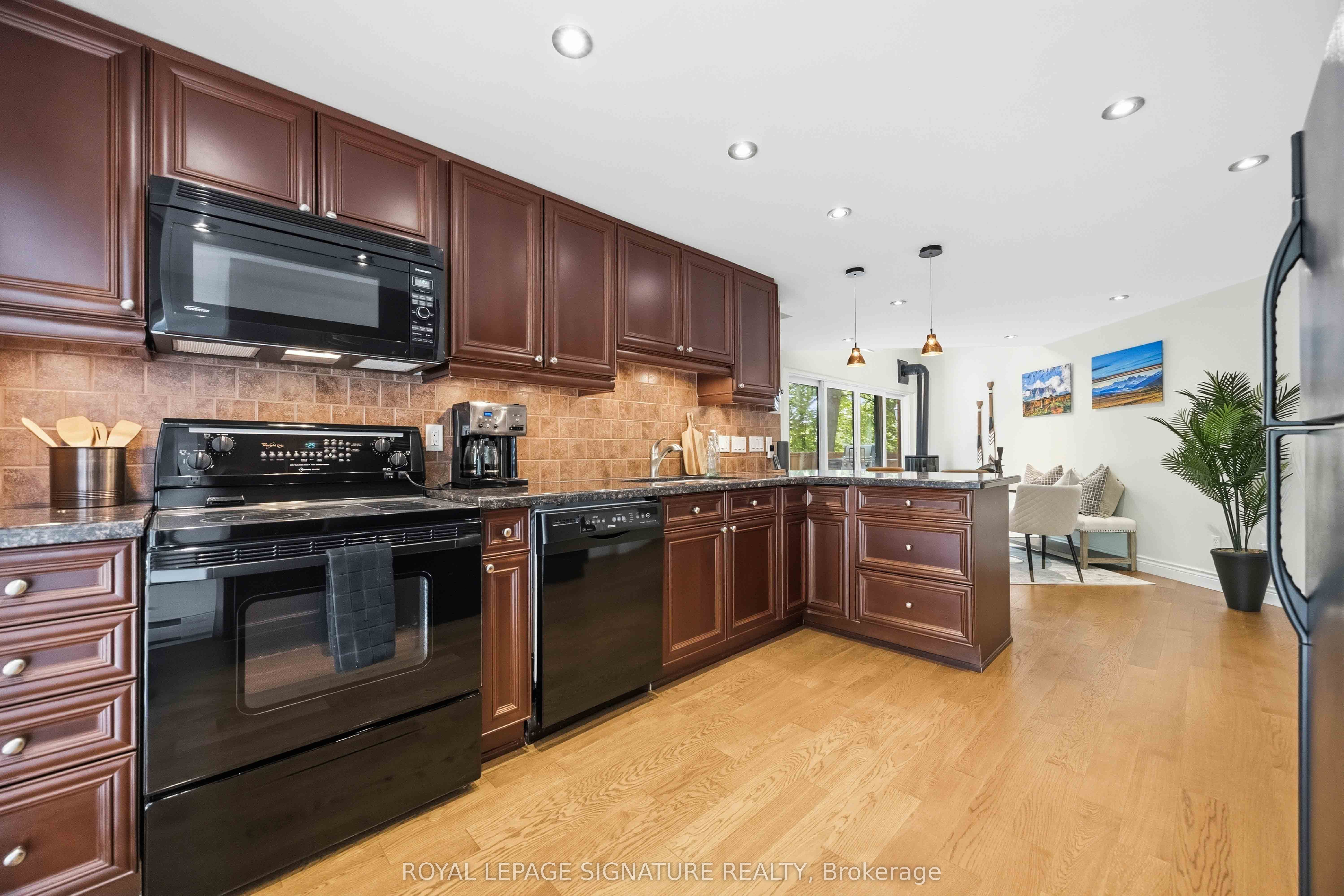 2366 Queen Street E 7 Property Photo 11