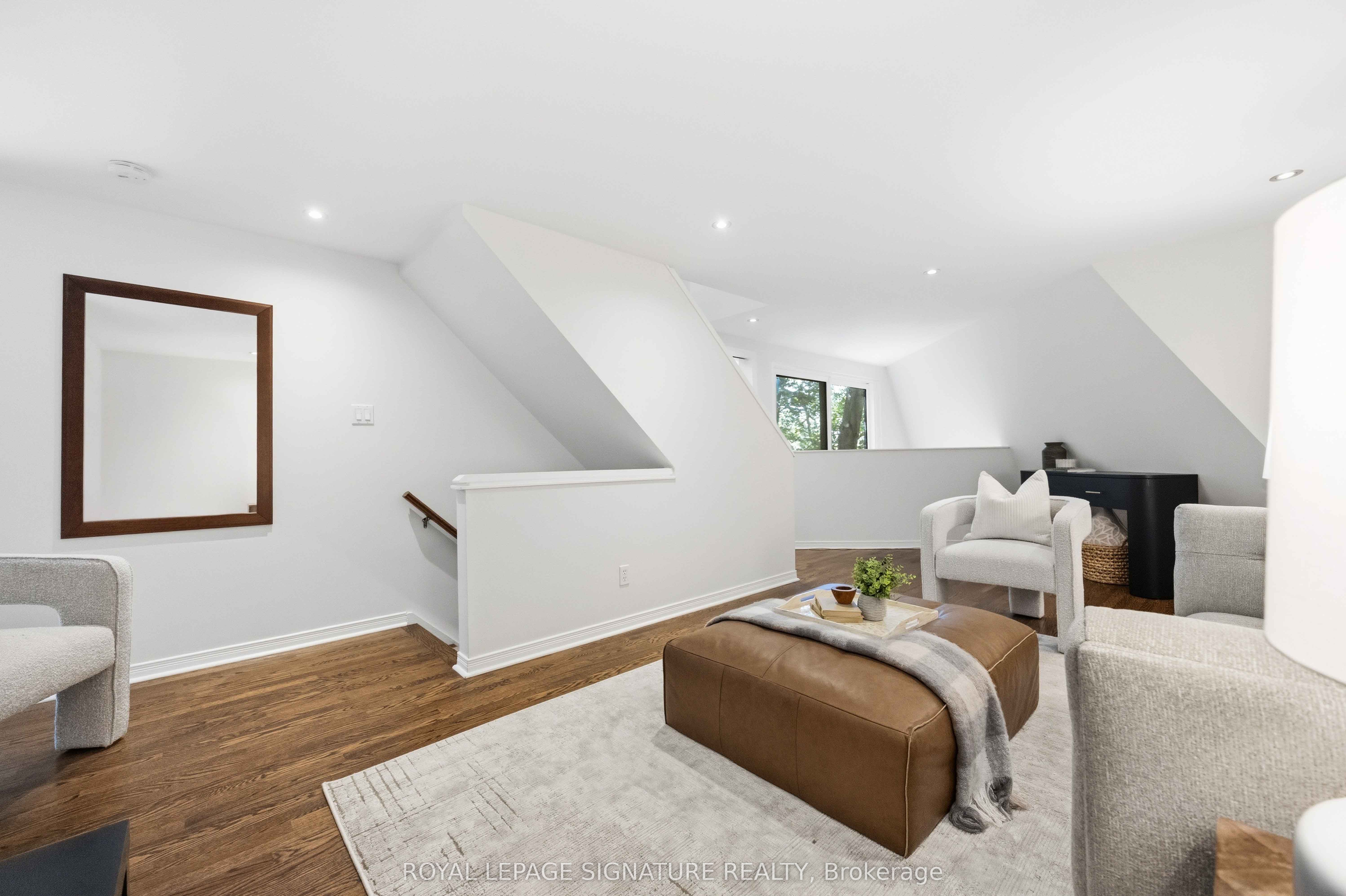 2366 Queen Street E 7 Property Photo 15