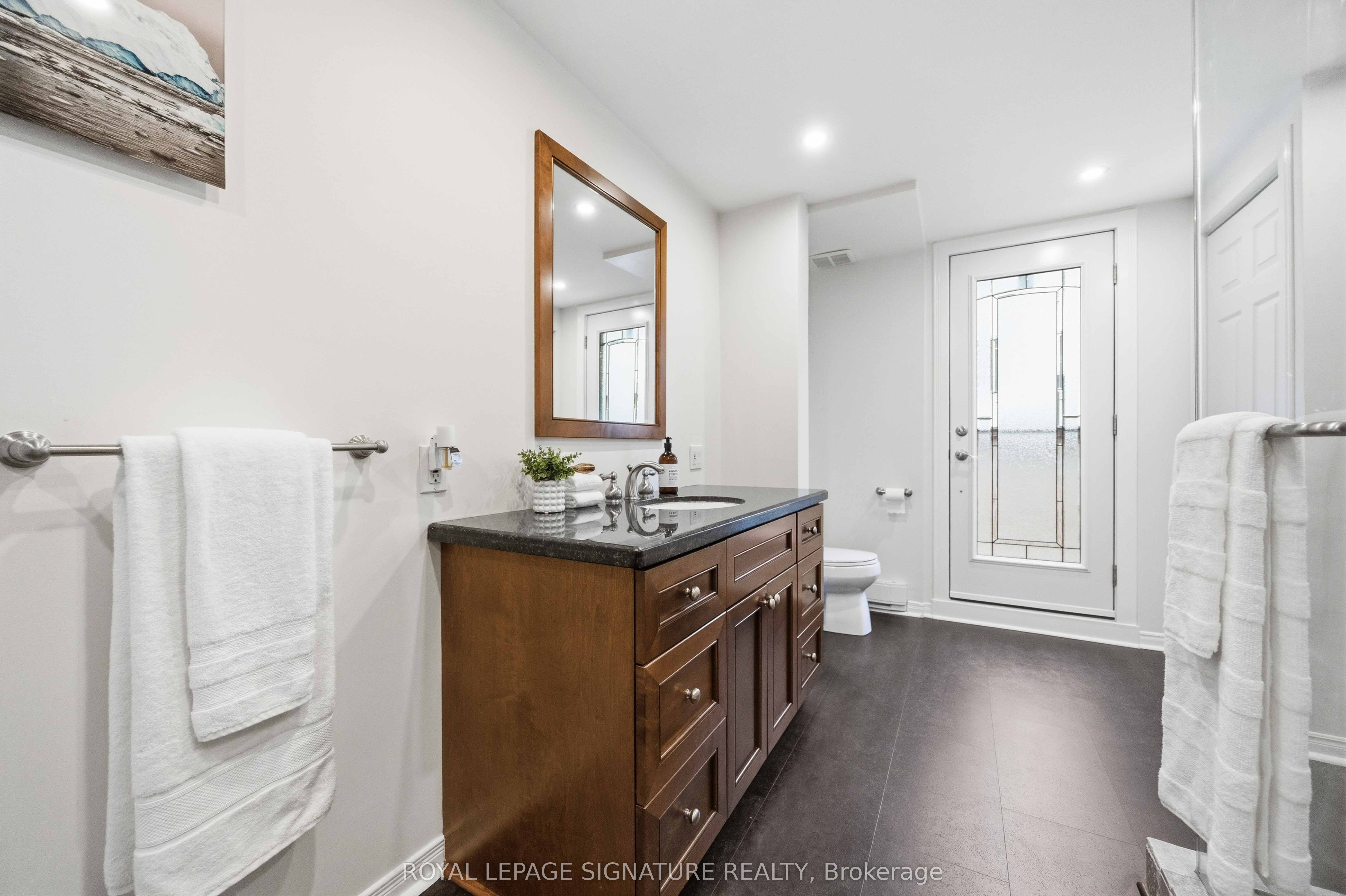 2366 Queen Street E 7 Property Photo 25