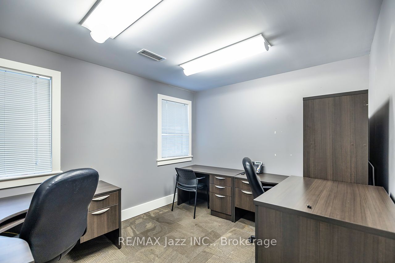 193 King Street E Property Photo 28