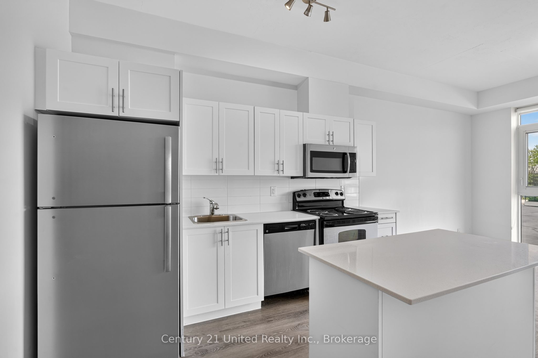 100 Bond Street E 422 Property Photo 2