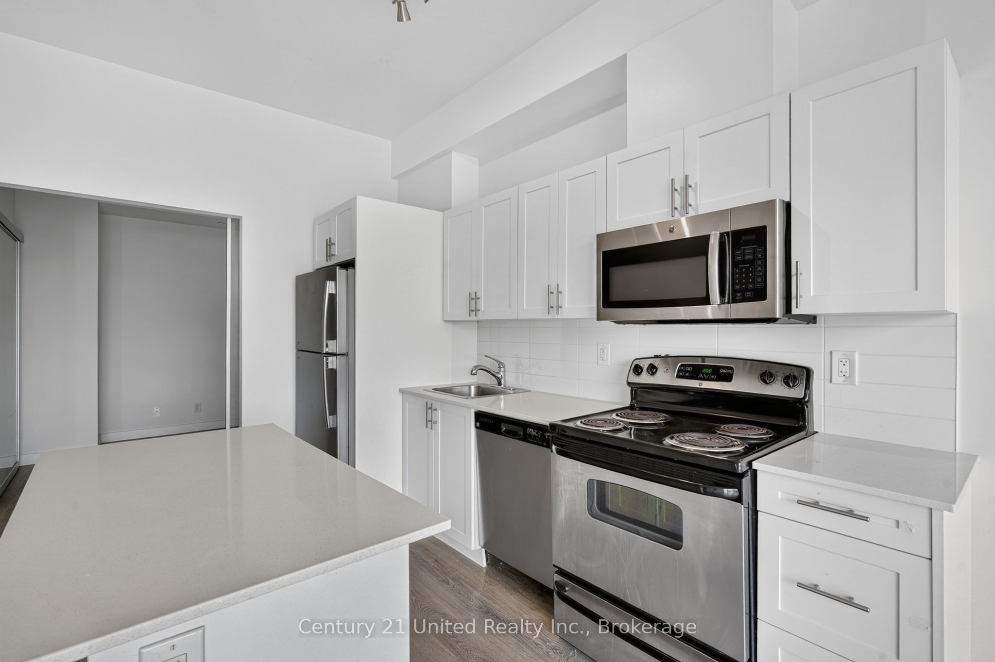 100 Bond Street E 422 Property Photo 3