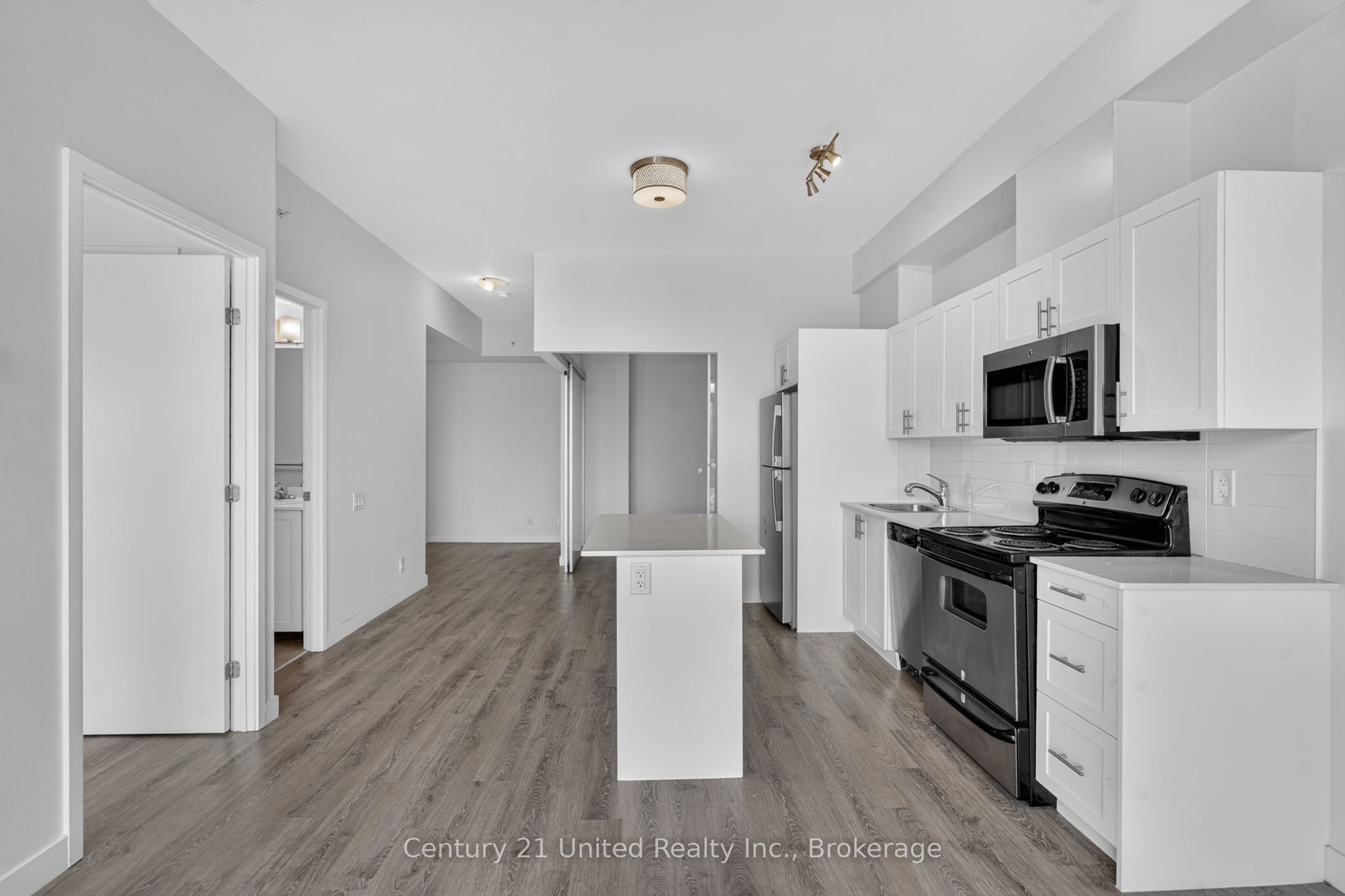 100 Bond Street E 422 Property Photo 4