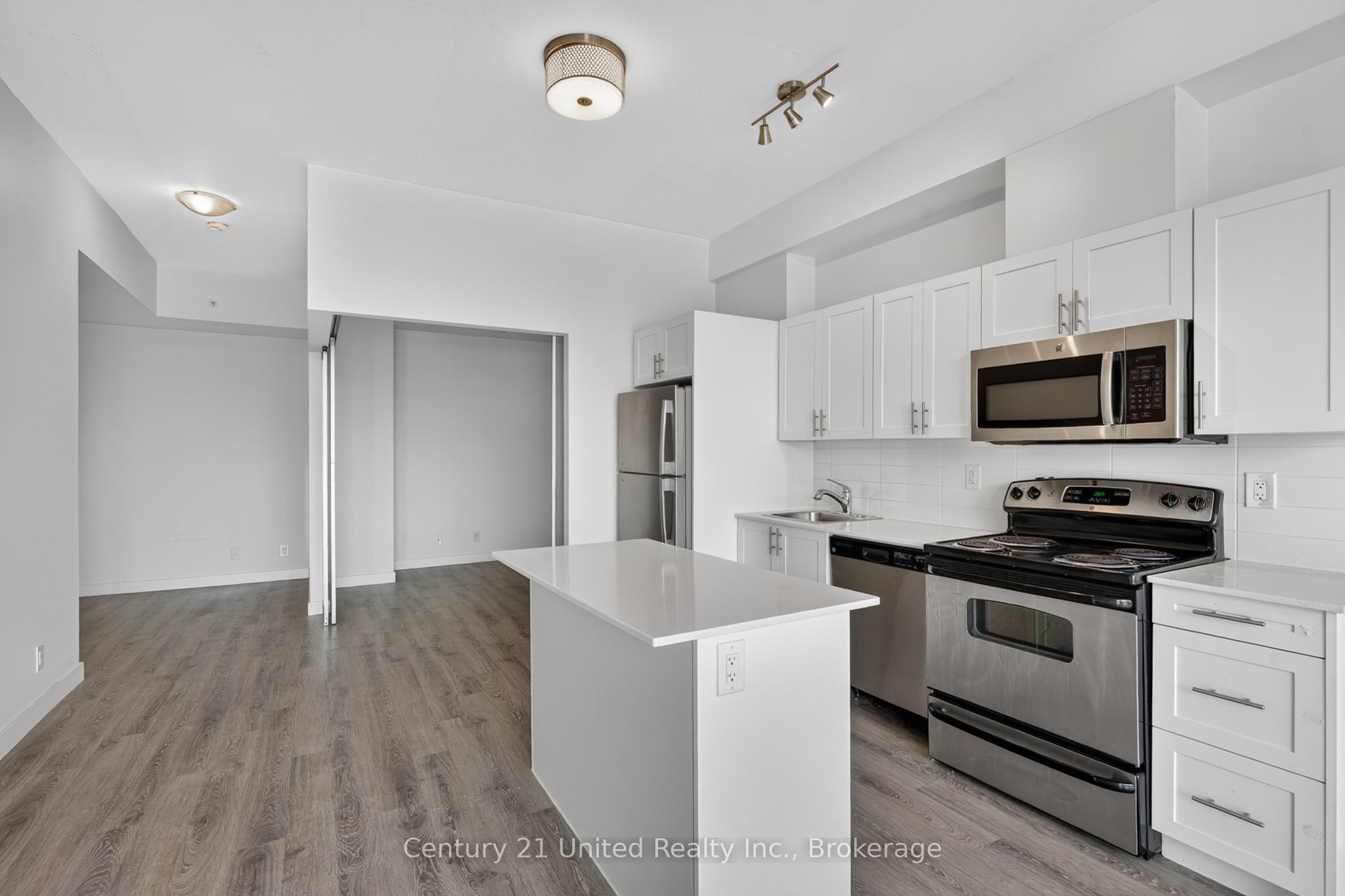 100 Bond Street E 422 Property Photo 5