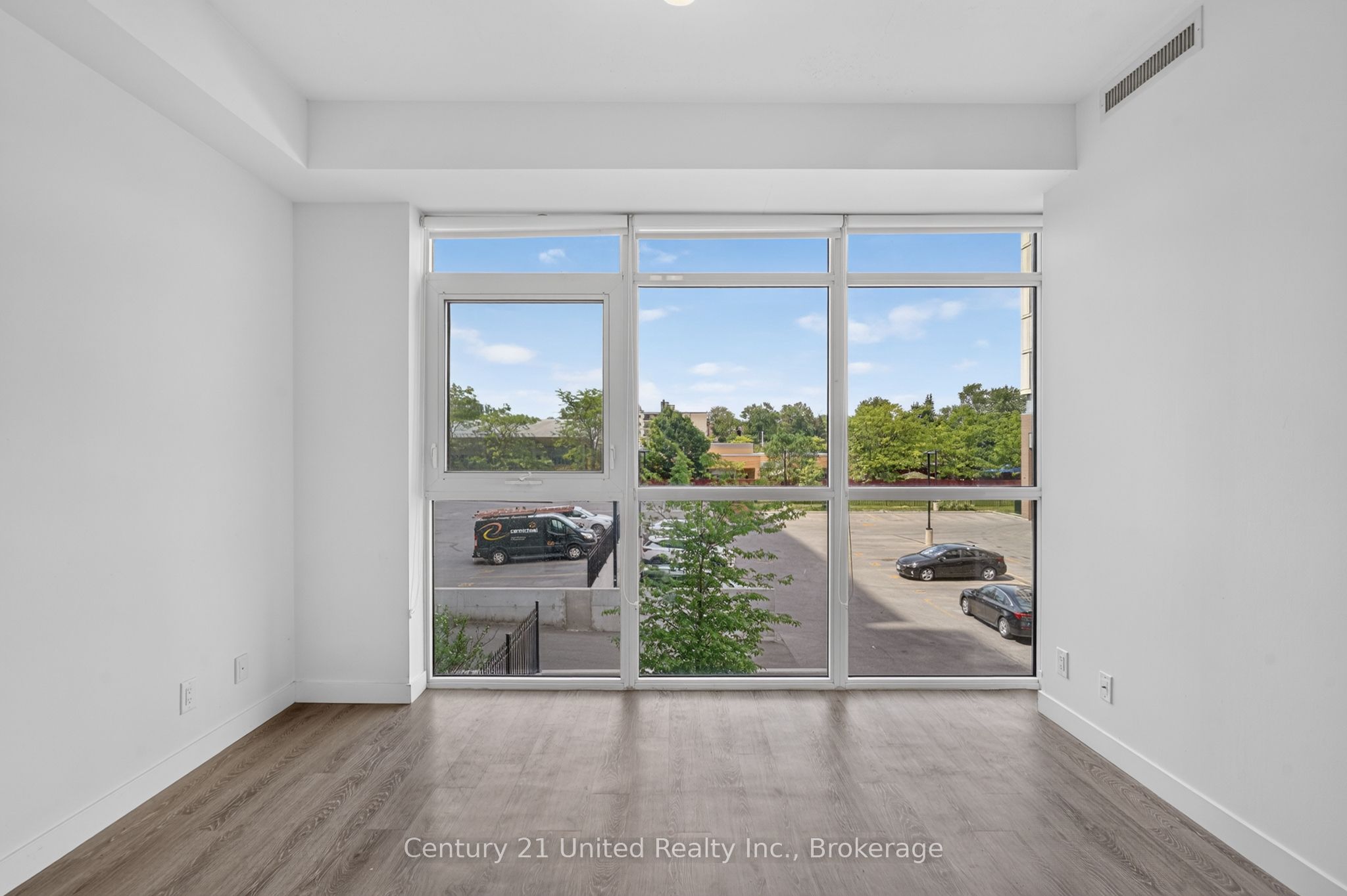 100 Bond Street E 422 Property Photo 6