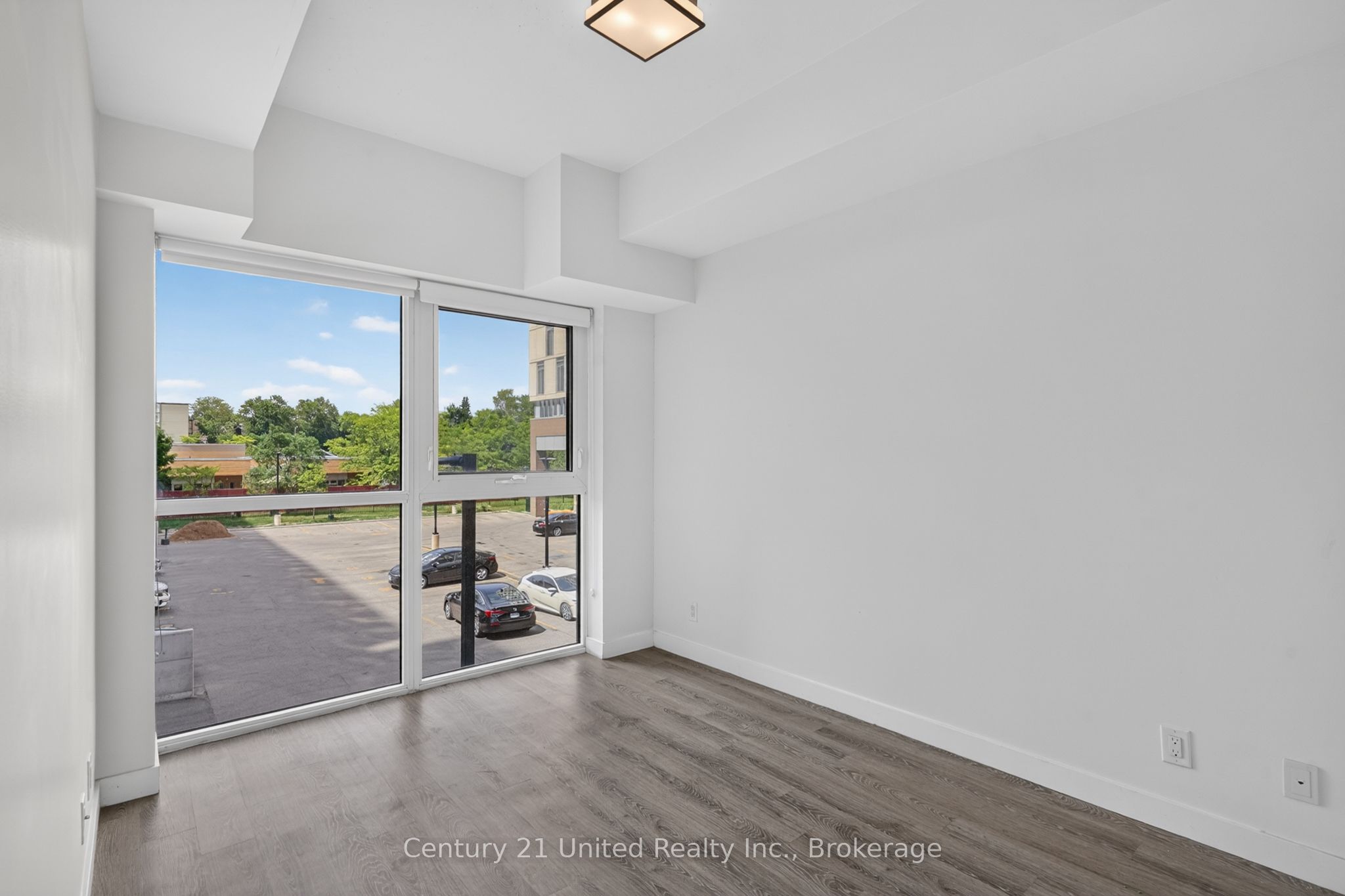 100 Bond Street E 422 Property Photo 7