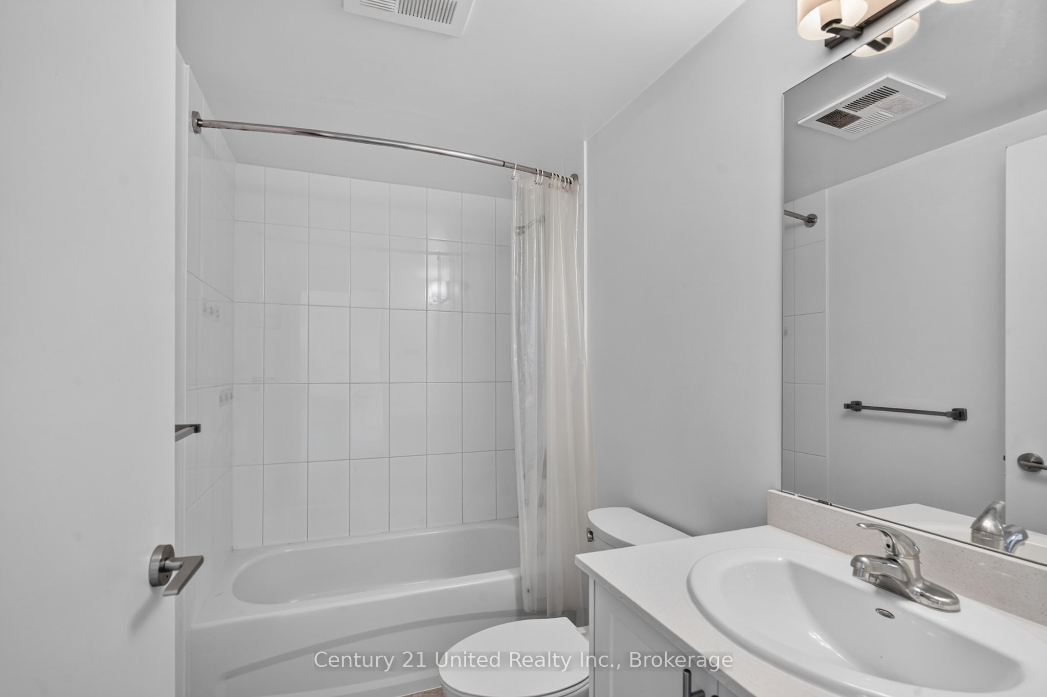 100 Bond Street E 422 Property Photo 8