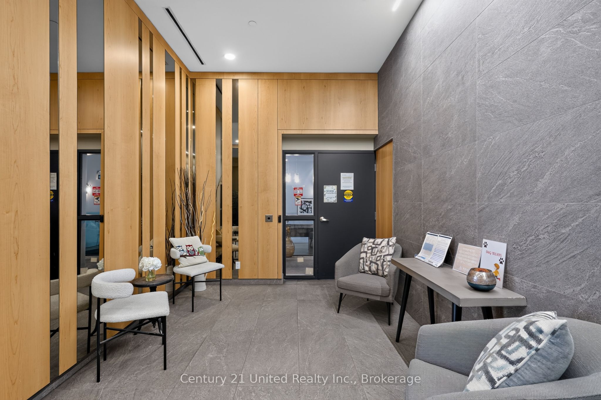 100 Bond Street E 422 Property Photo 16