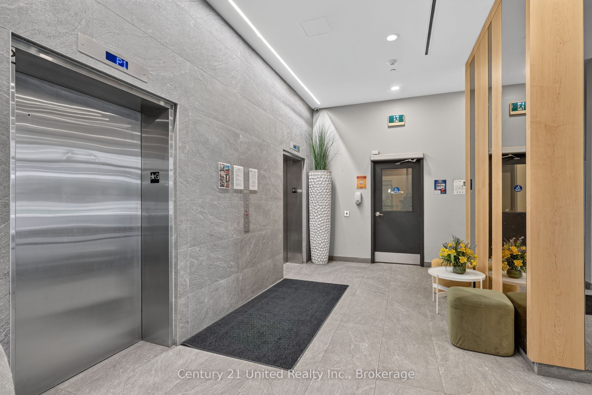 100 Bond Street E 422 Property Photo 17