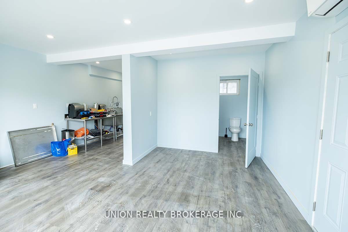 582 Danforth Road Property Photo 6