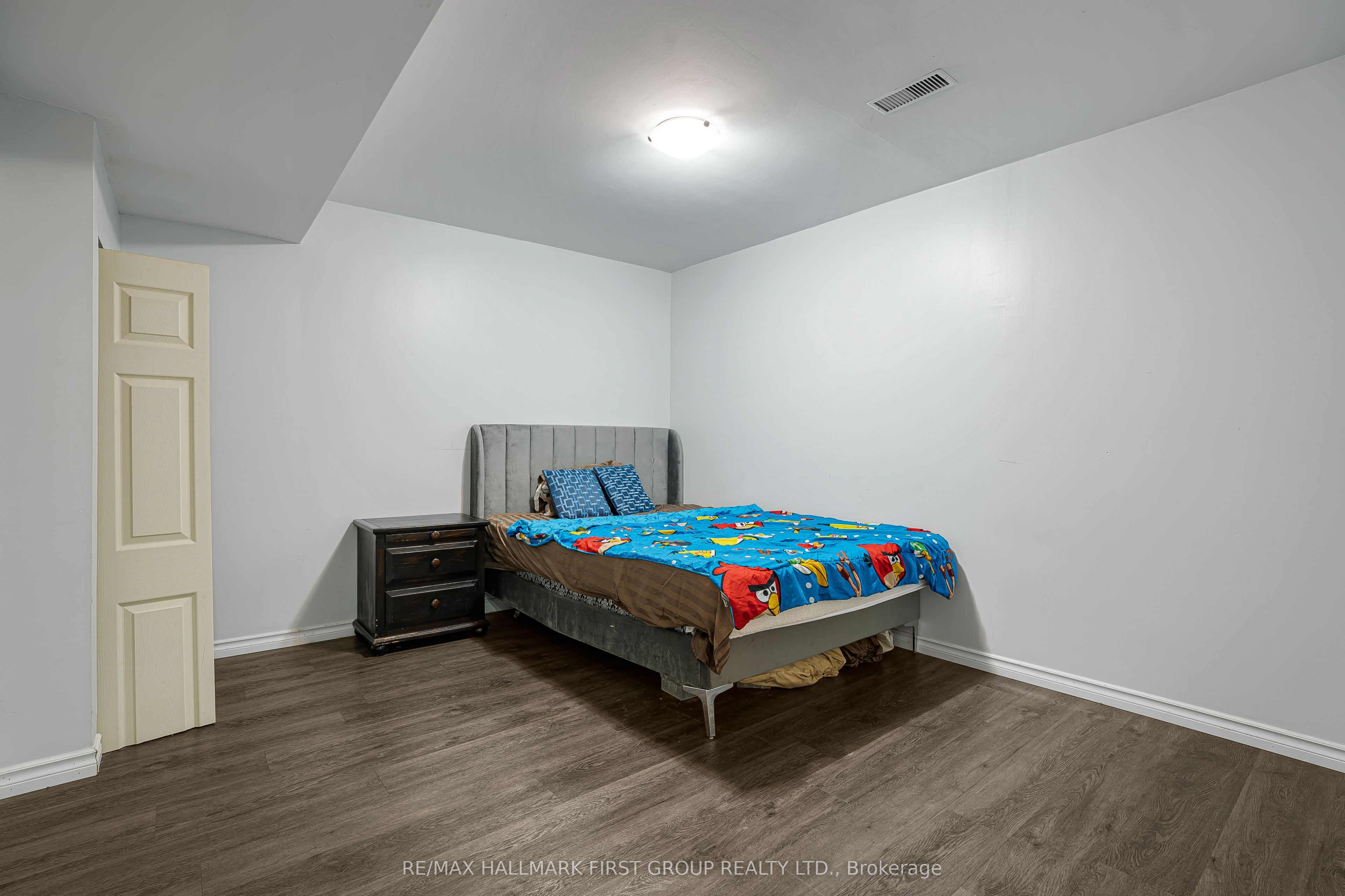 86 Seward Crescent Property Photo 11