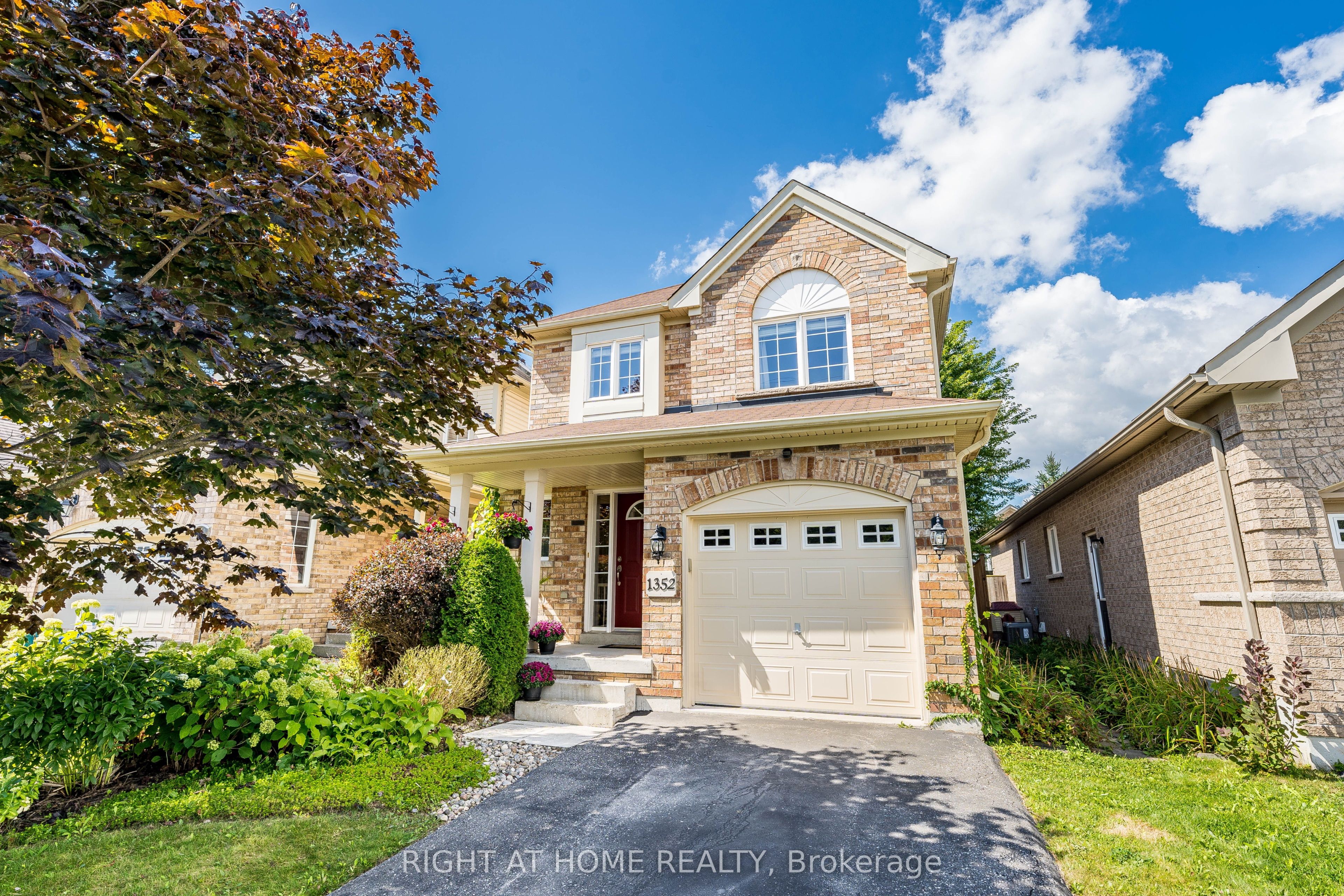 1352 Wadebridge Crescent Property Photo 1