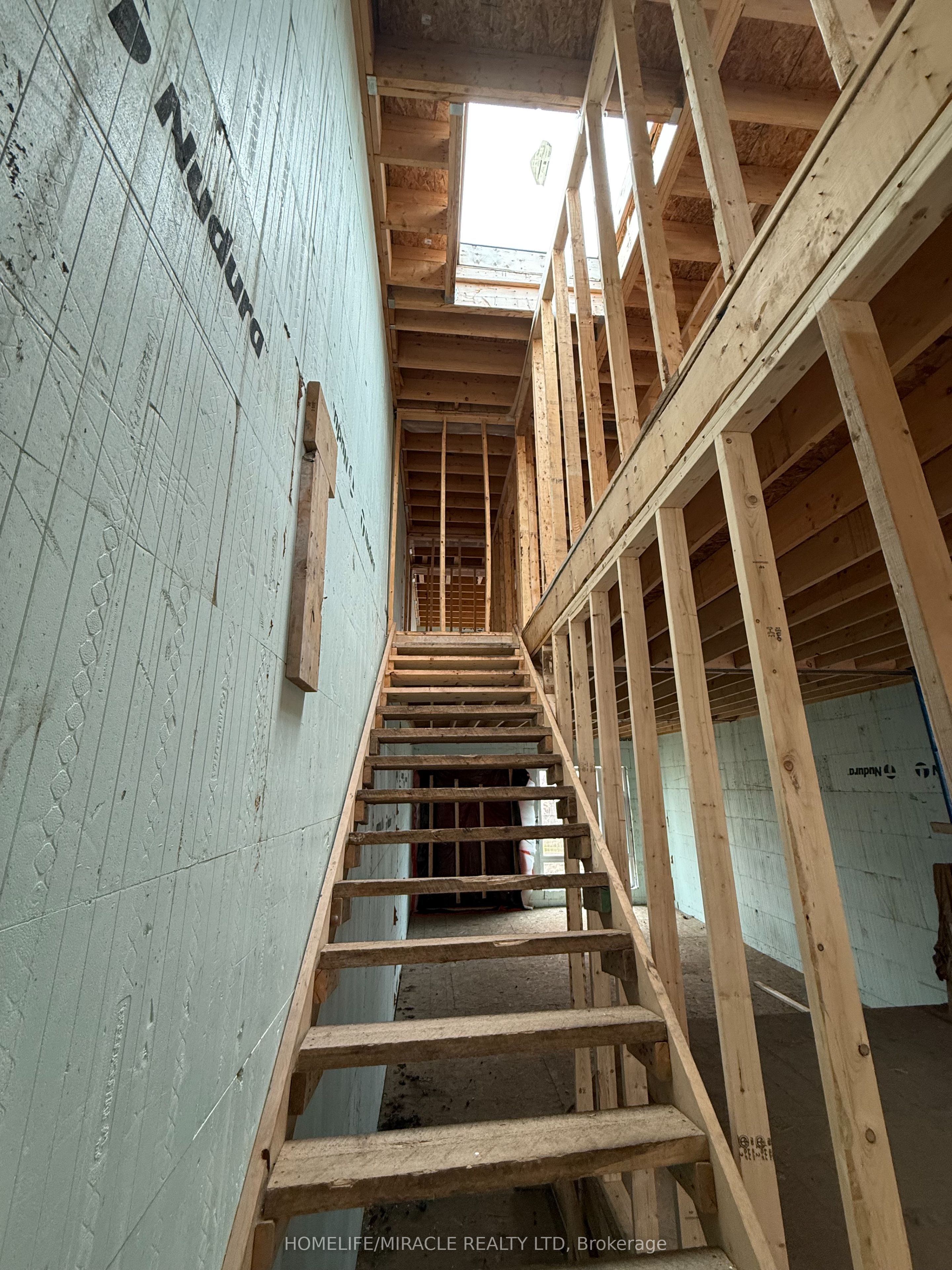 42 August Avenue Property Photo 10