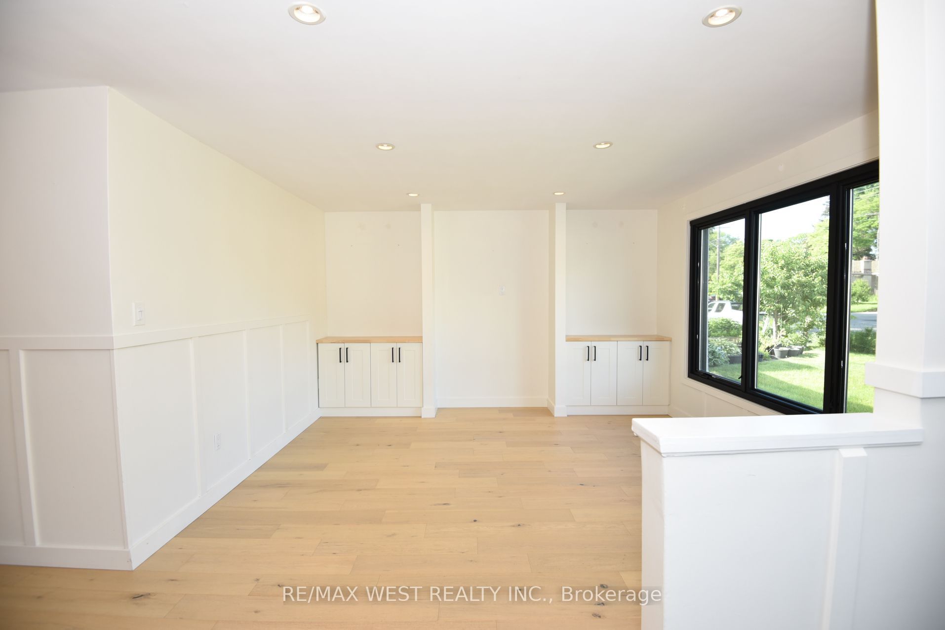 922 Centre Street N Property Photo 6