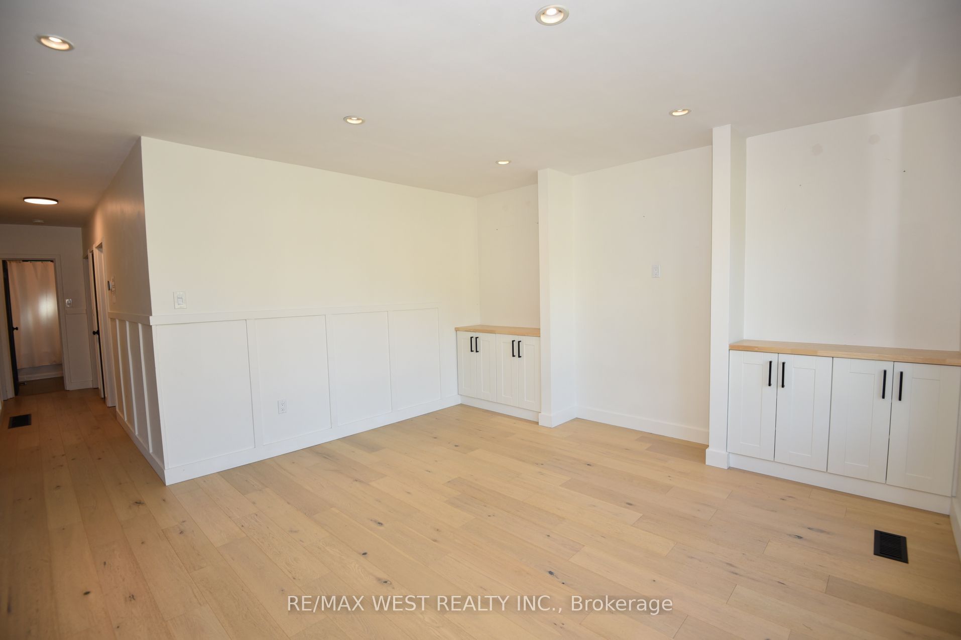 922 Centre Street N Property Photo 13