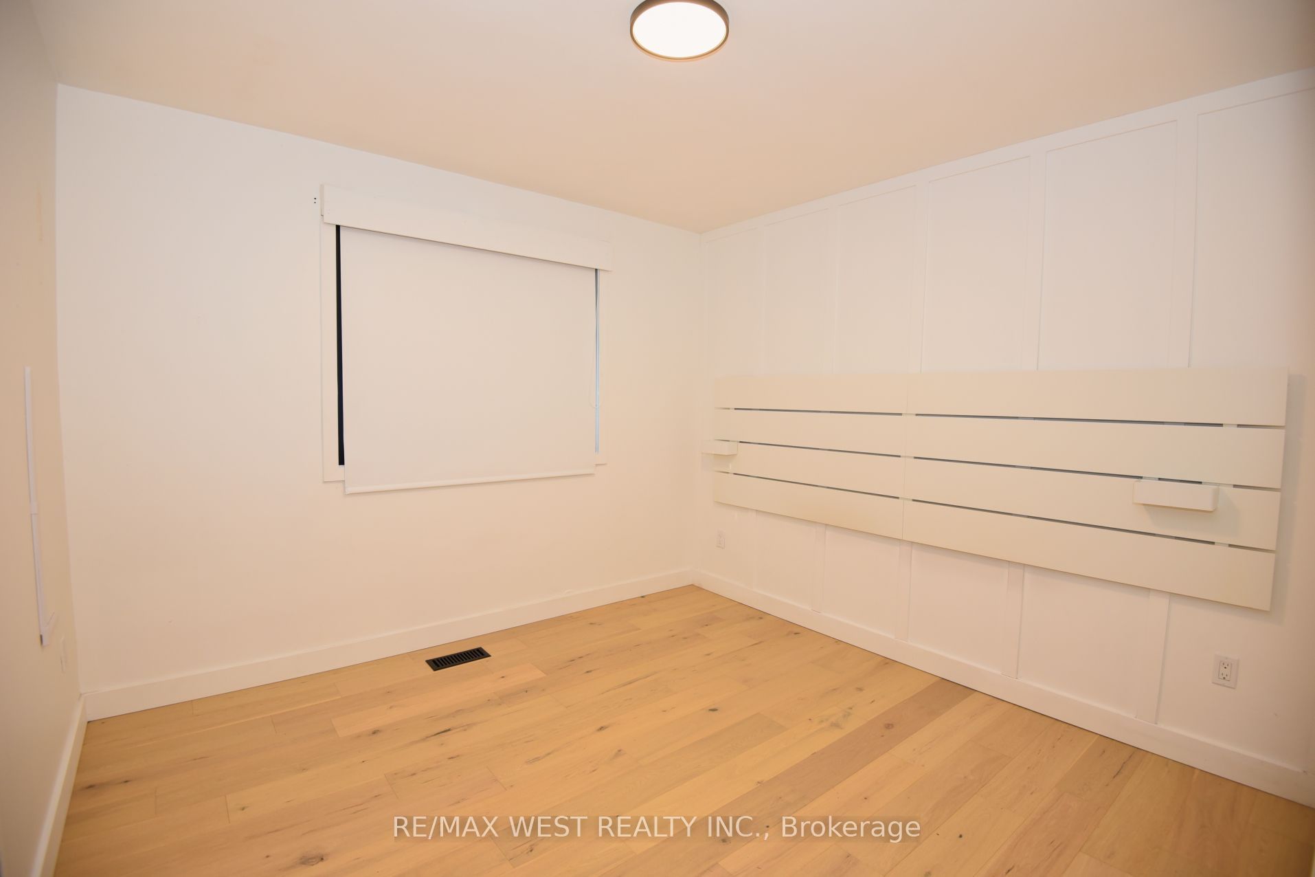 922 Centre Street N Property Photo 20