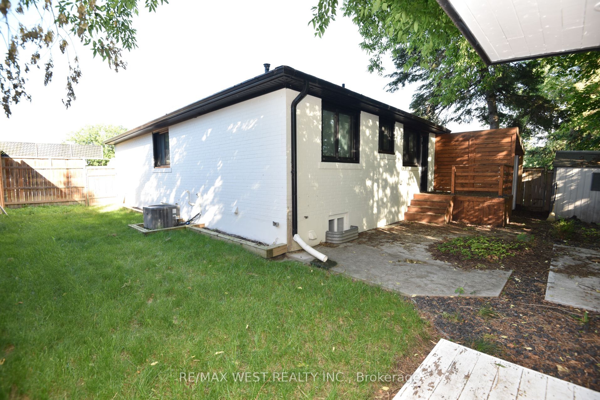 922 Centre Street N Property Photo 45