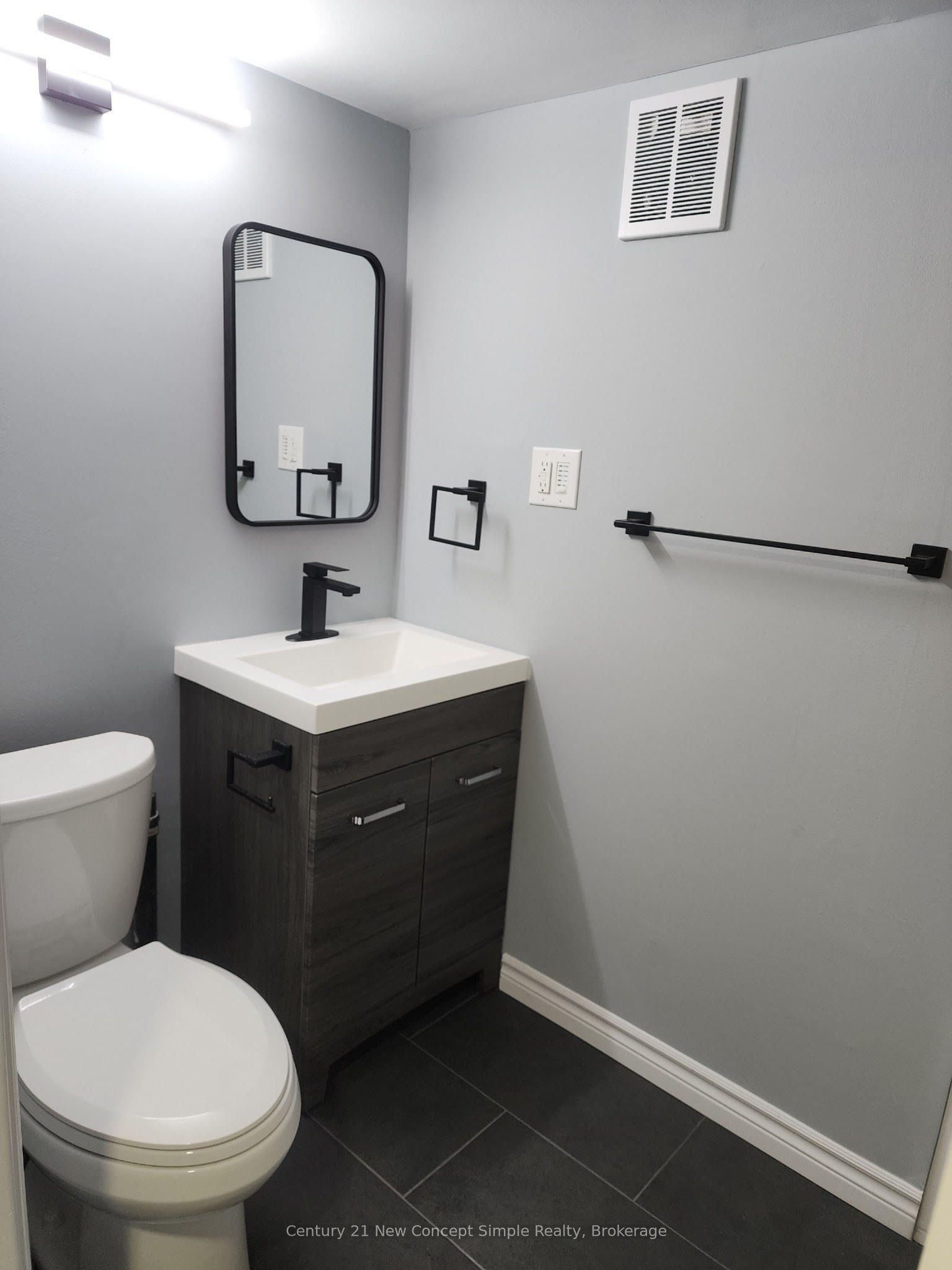 201 Harmony Road N Property Photo 15