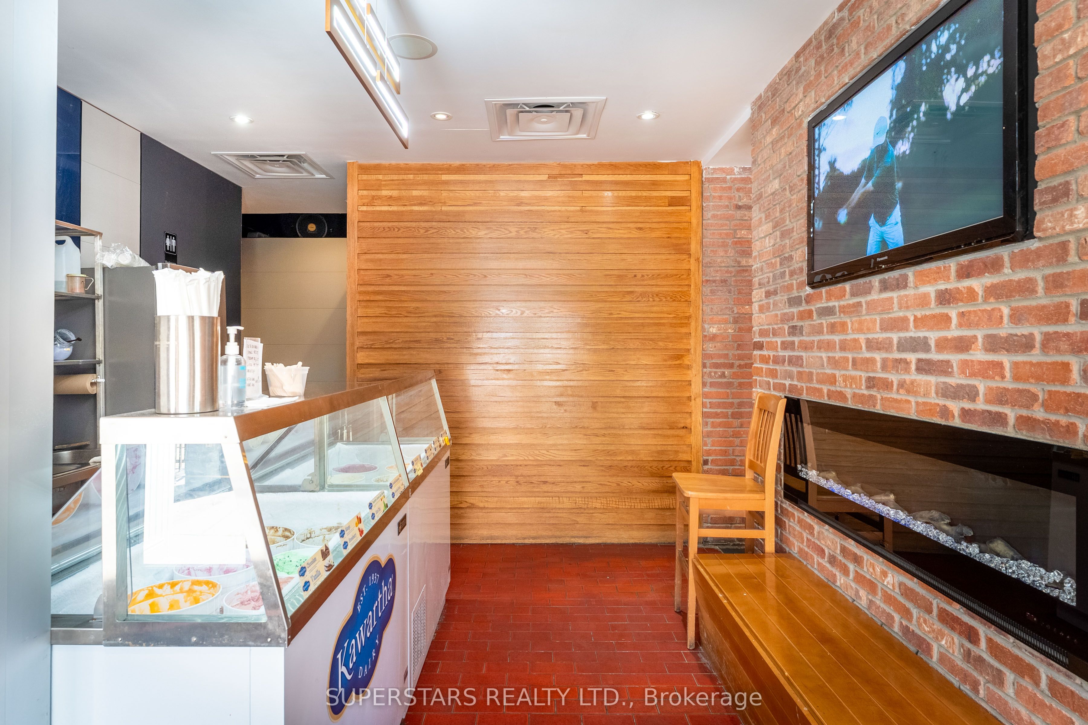 155 Queen Street Property Photo 5