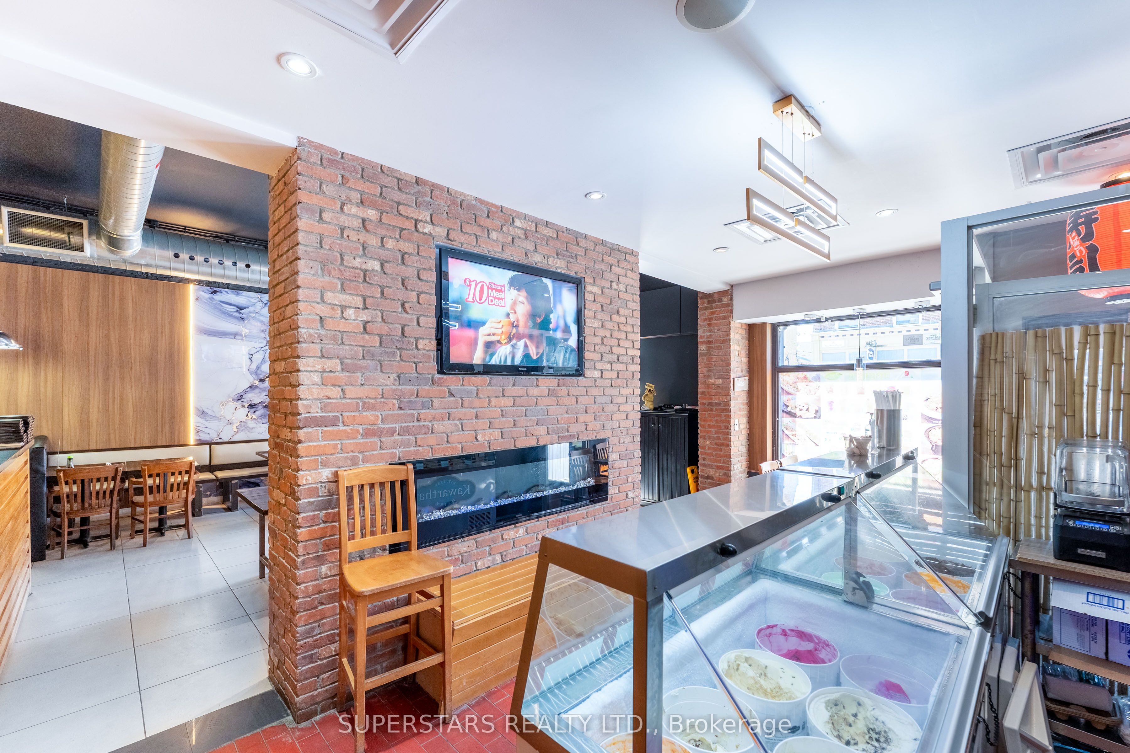 155 Queen Street Property Photo 6