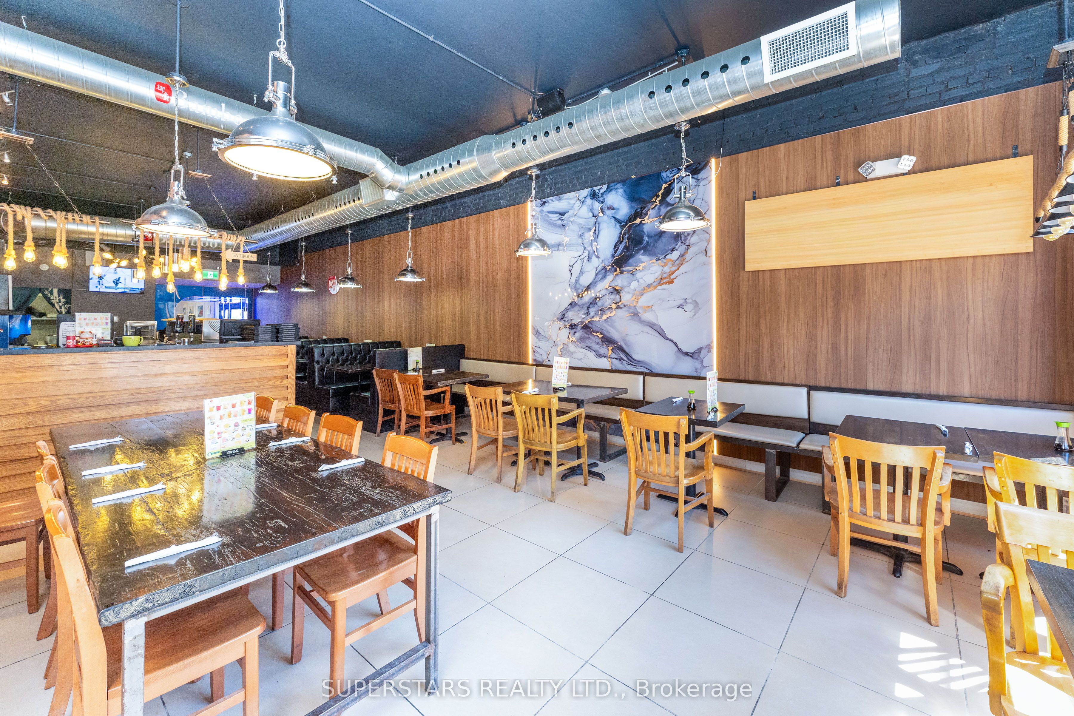 155 Queen Street Property Photo 10