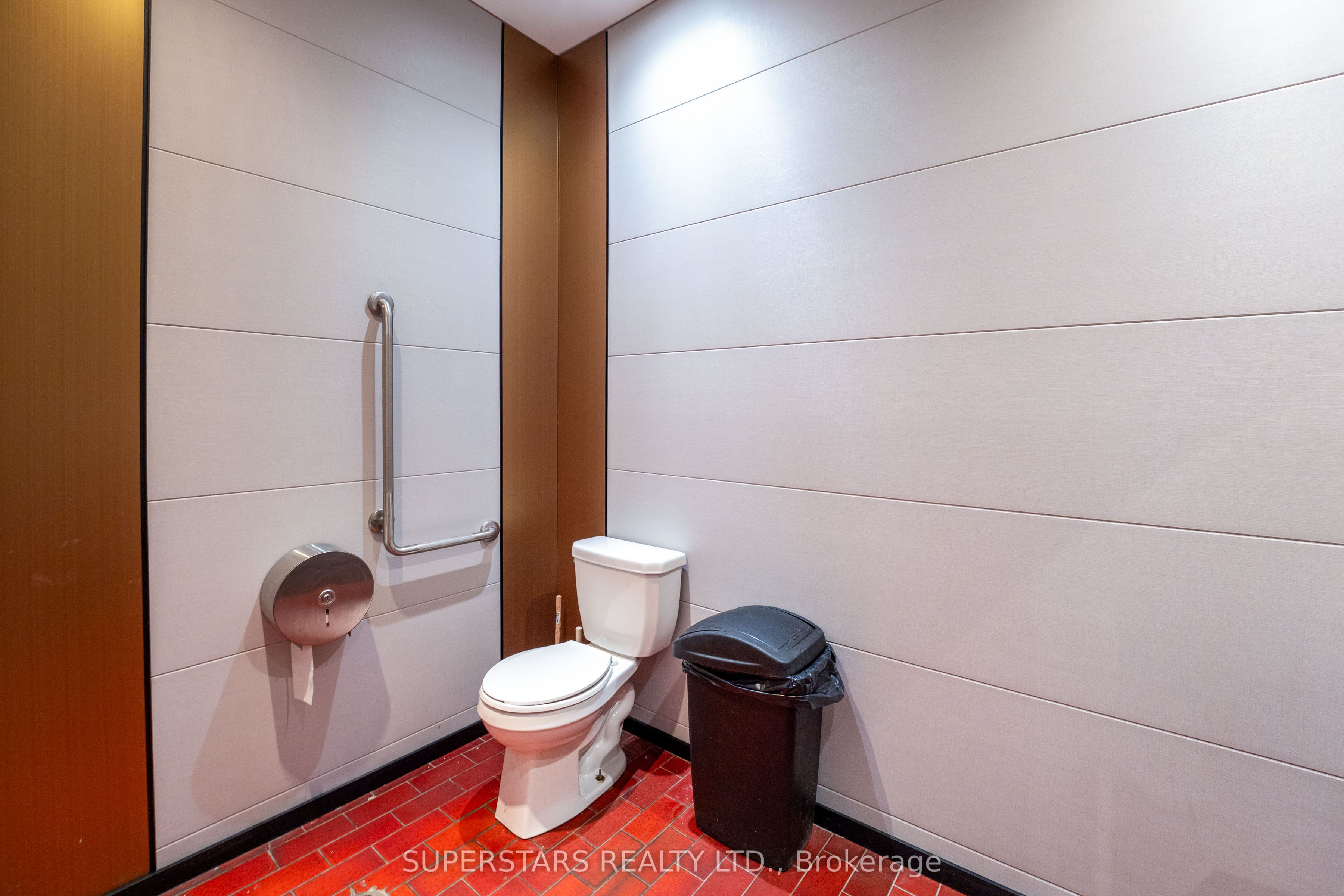 155 Queen Street Property Photo 28