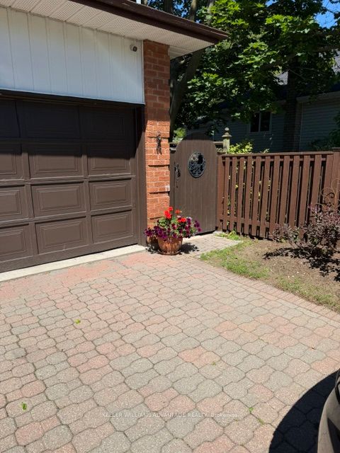 20 Bush Drive Lower Property Photo 19