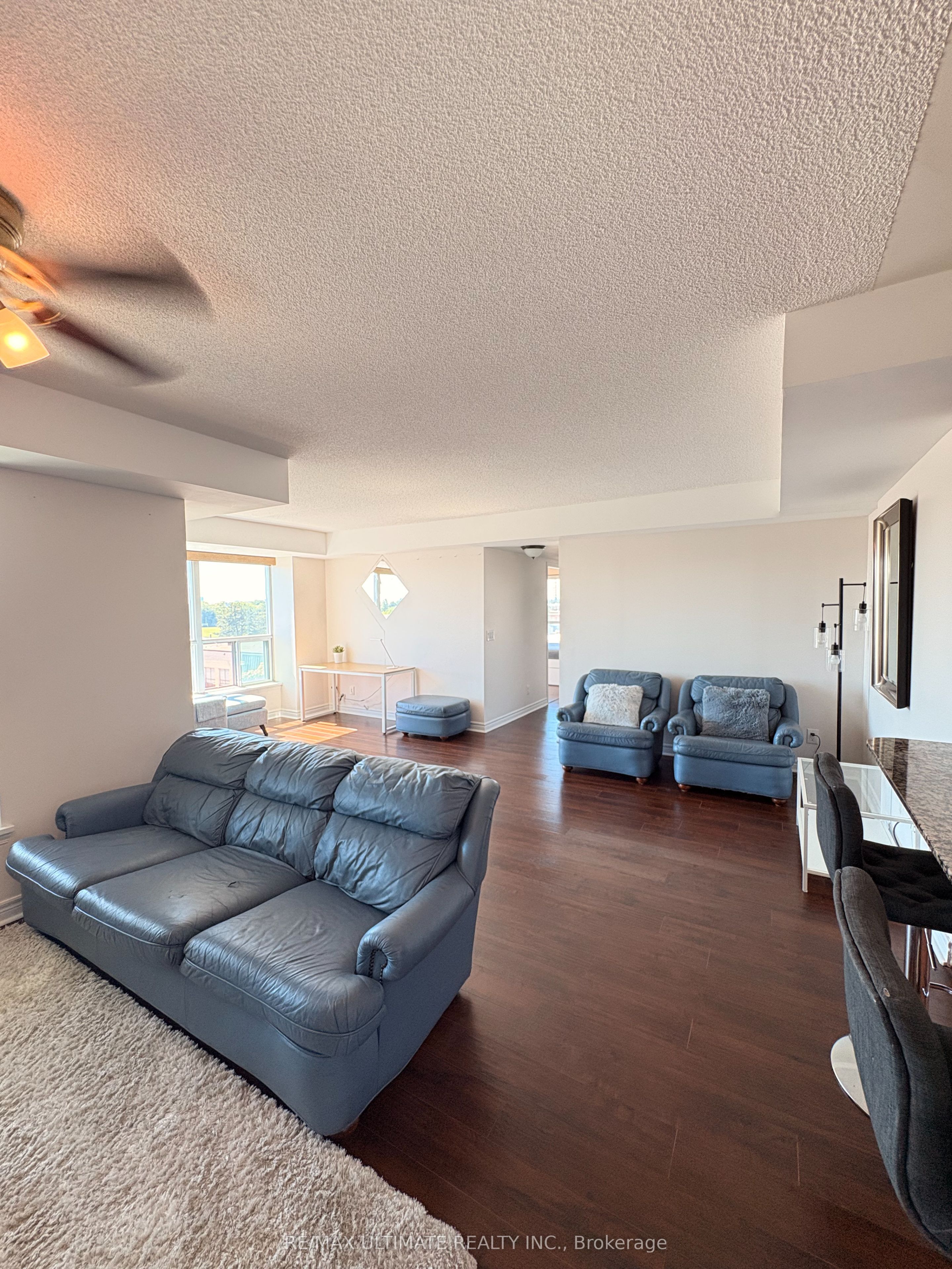 60 Fairfax Crescent 425 Property Photo 6