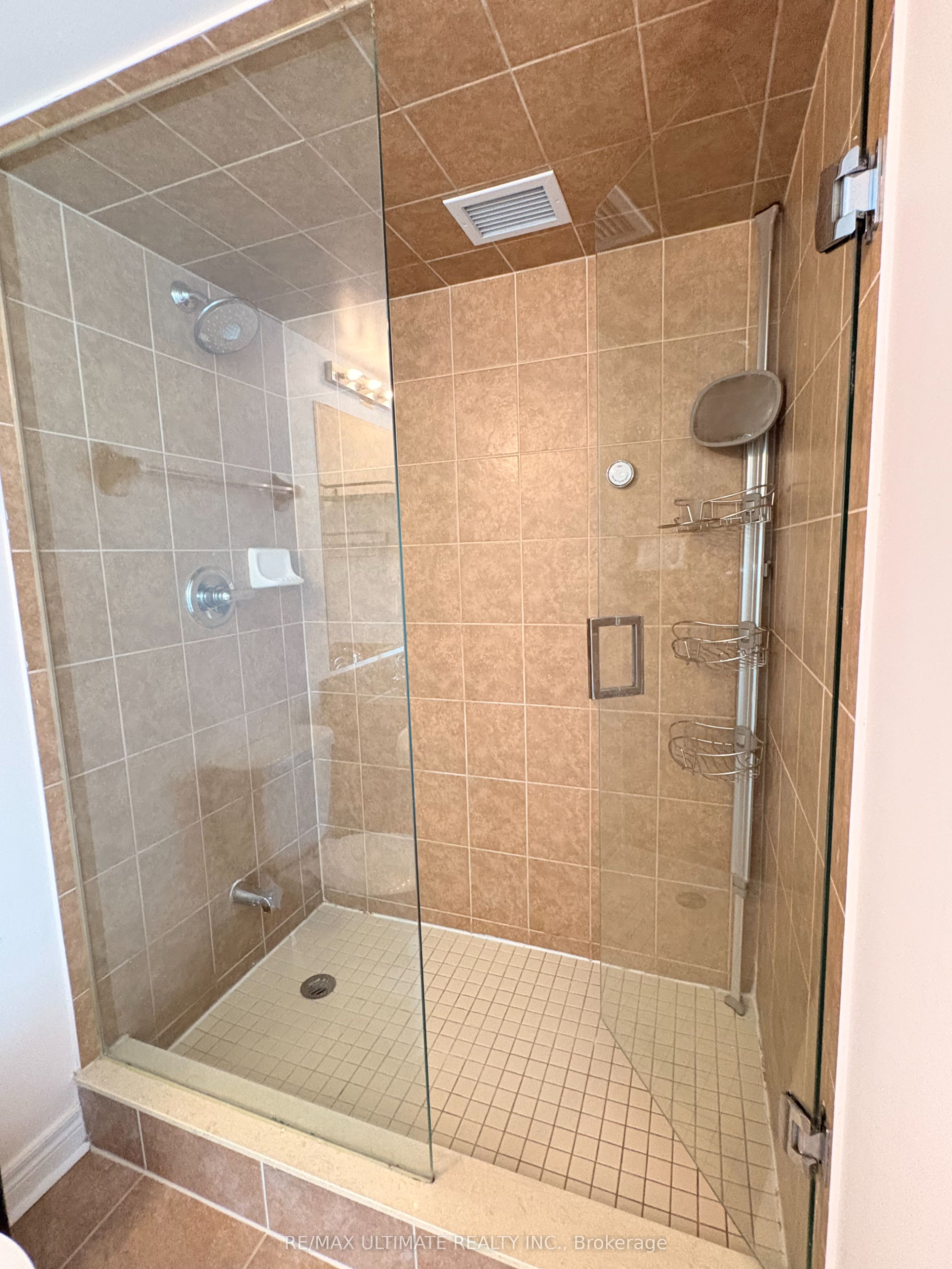 60 Fairfax Crescent 425 Property Photo 15