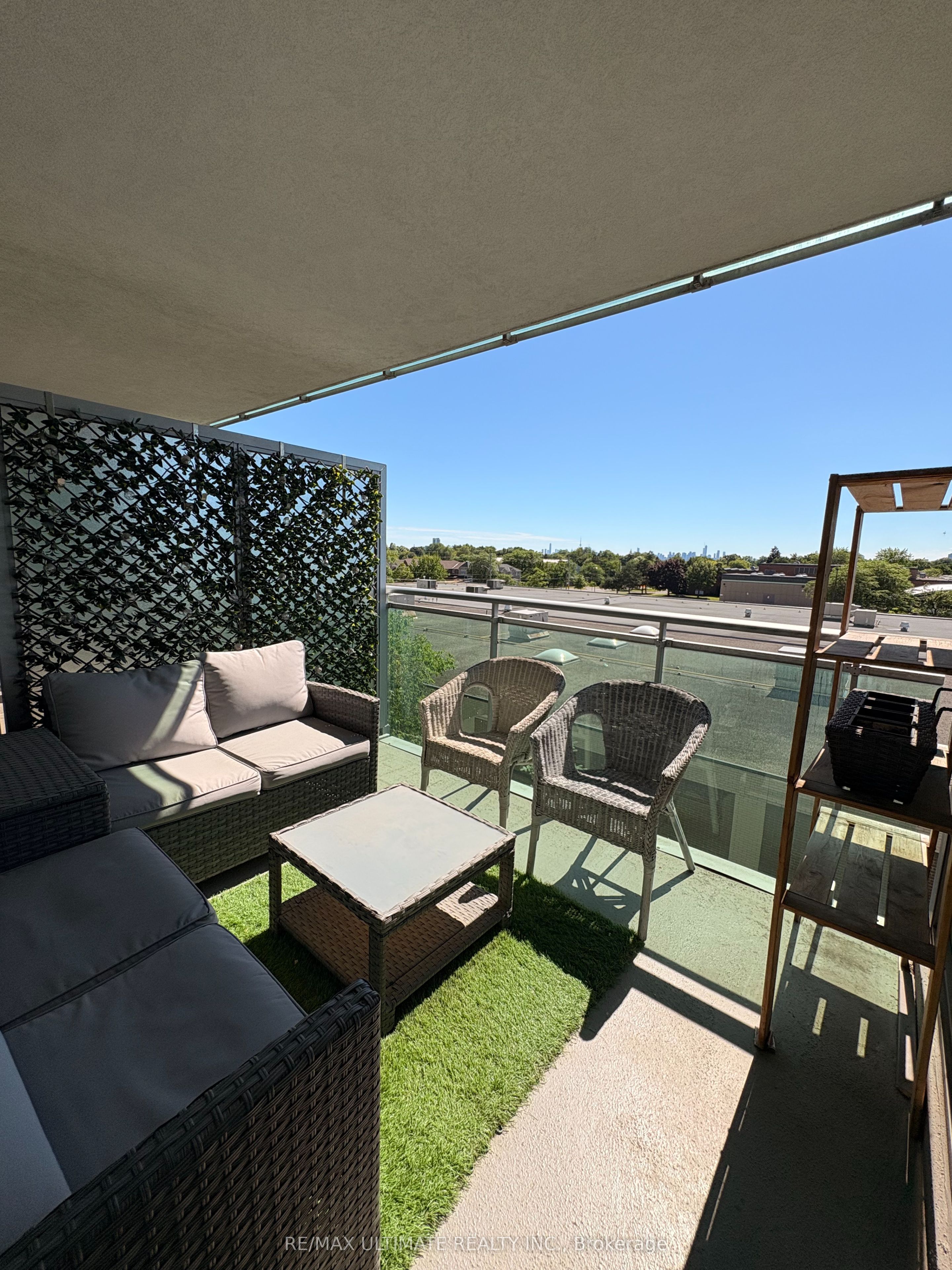 60 Fairfax Crescent 425 Property Photo 20
