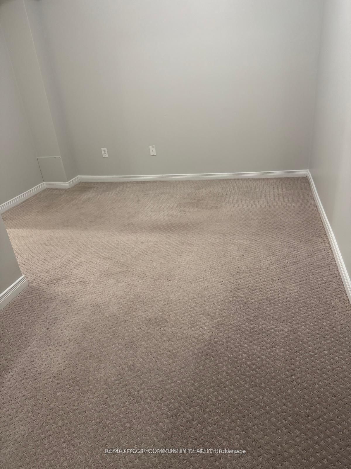 65 Dakin Drive S Property Photo 8