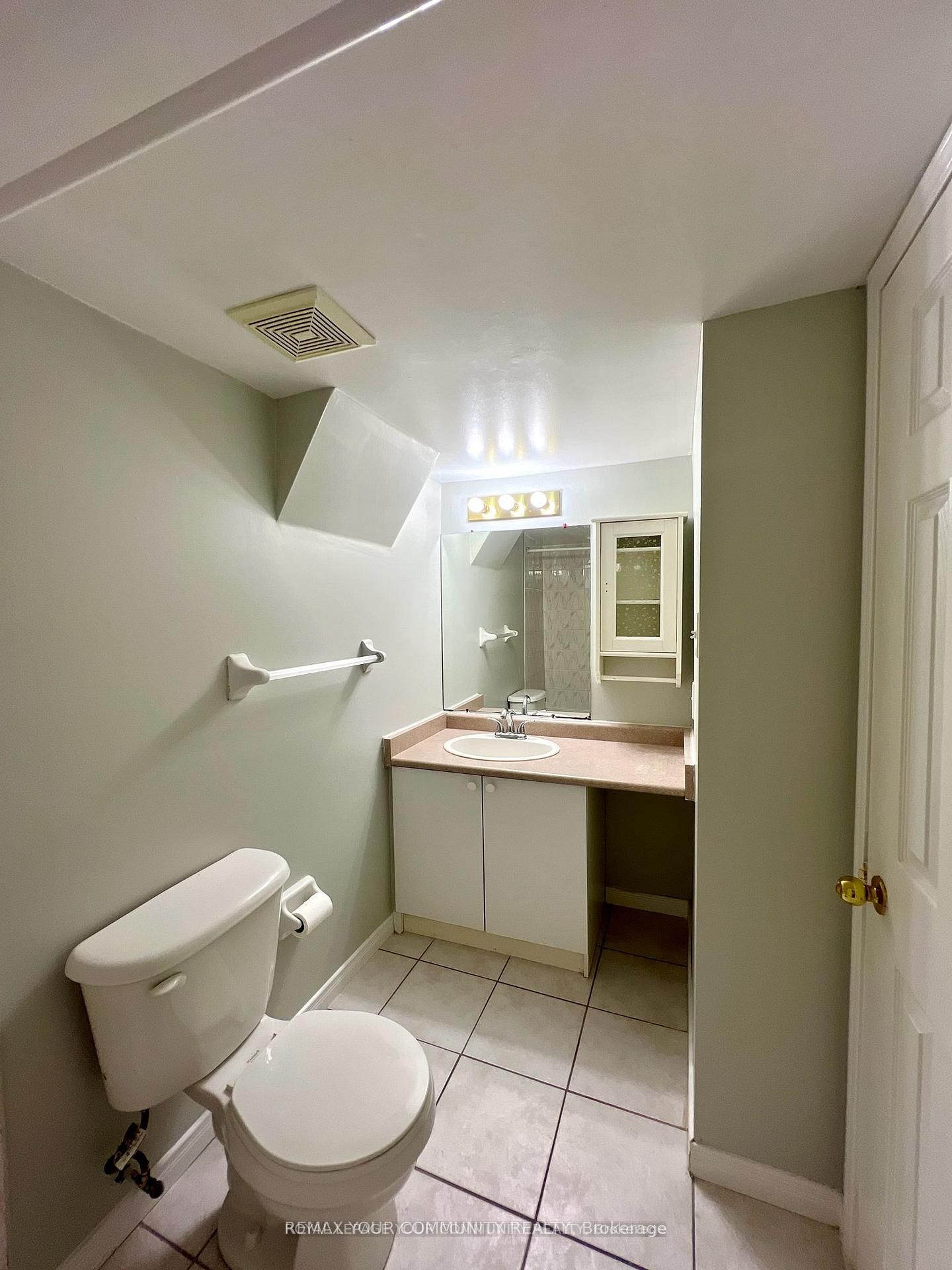 65 Dakin Drive S Property Photo 12