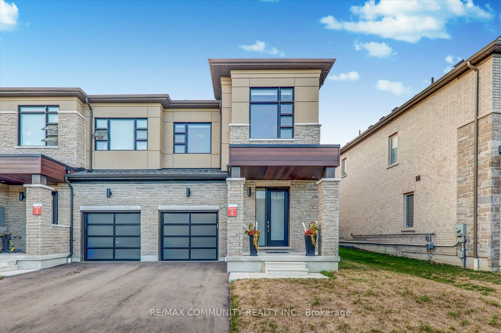 124 Ogston Crescent Property Photo 1