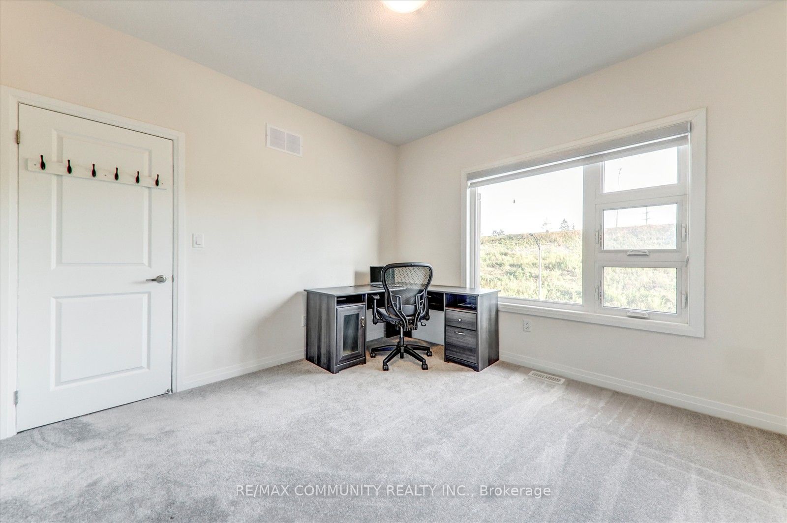 124 Ogston Crescent Property Photo 34