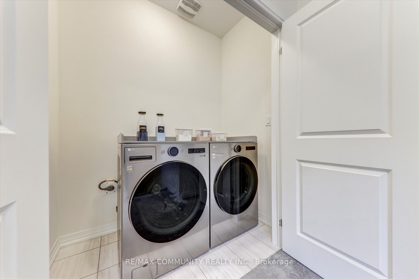 124 Ogston Crescent Property Photo 36