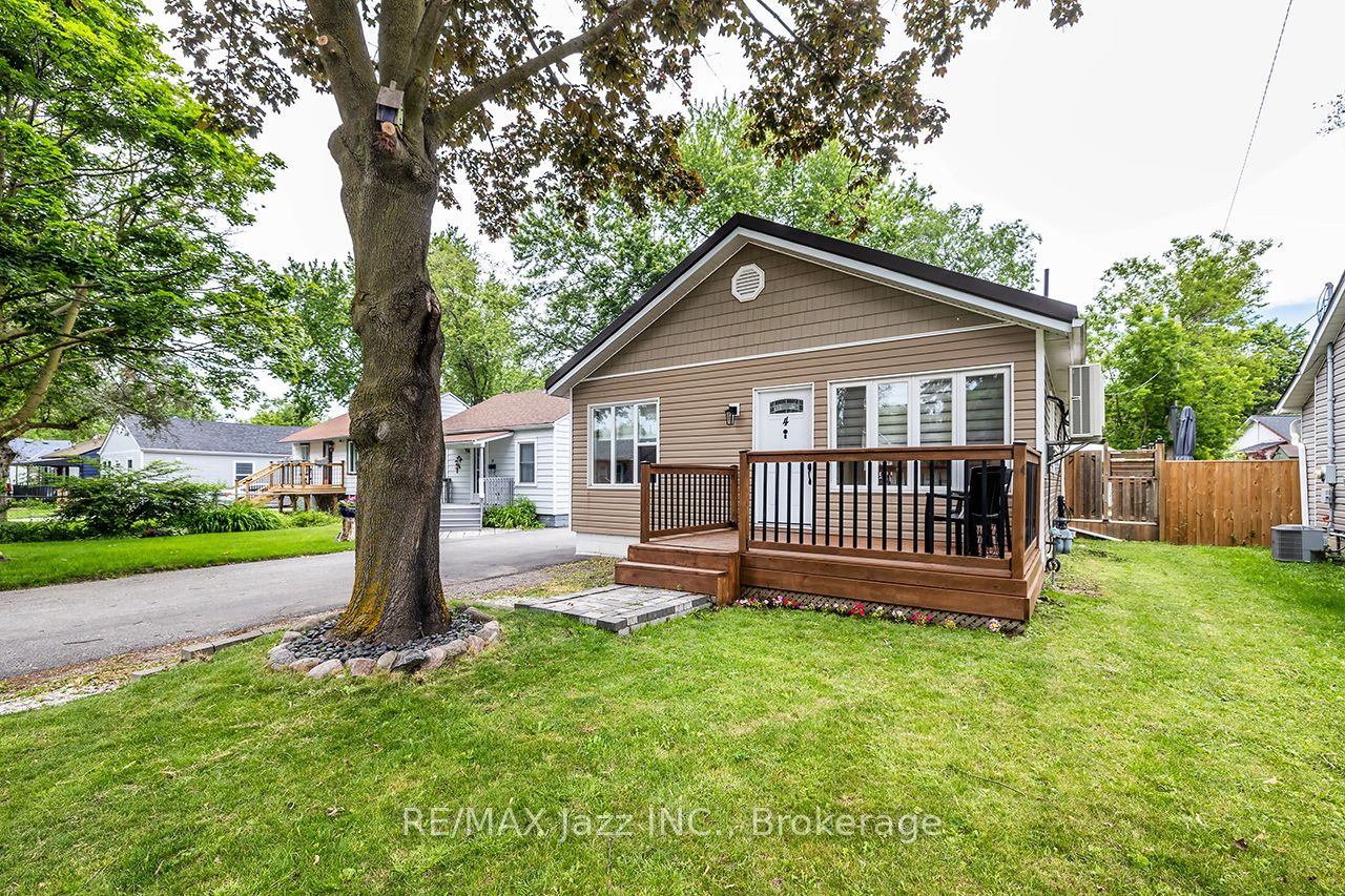 4 Maple Street Property Photo 1