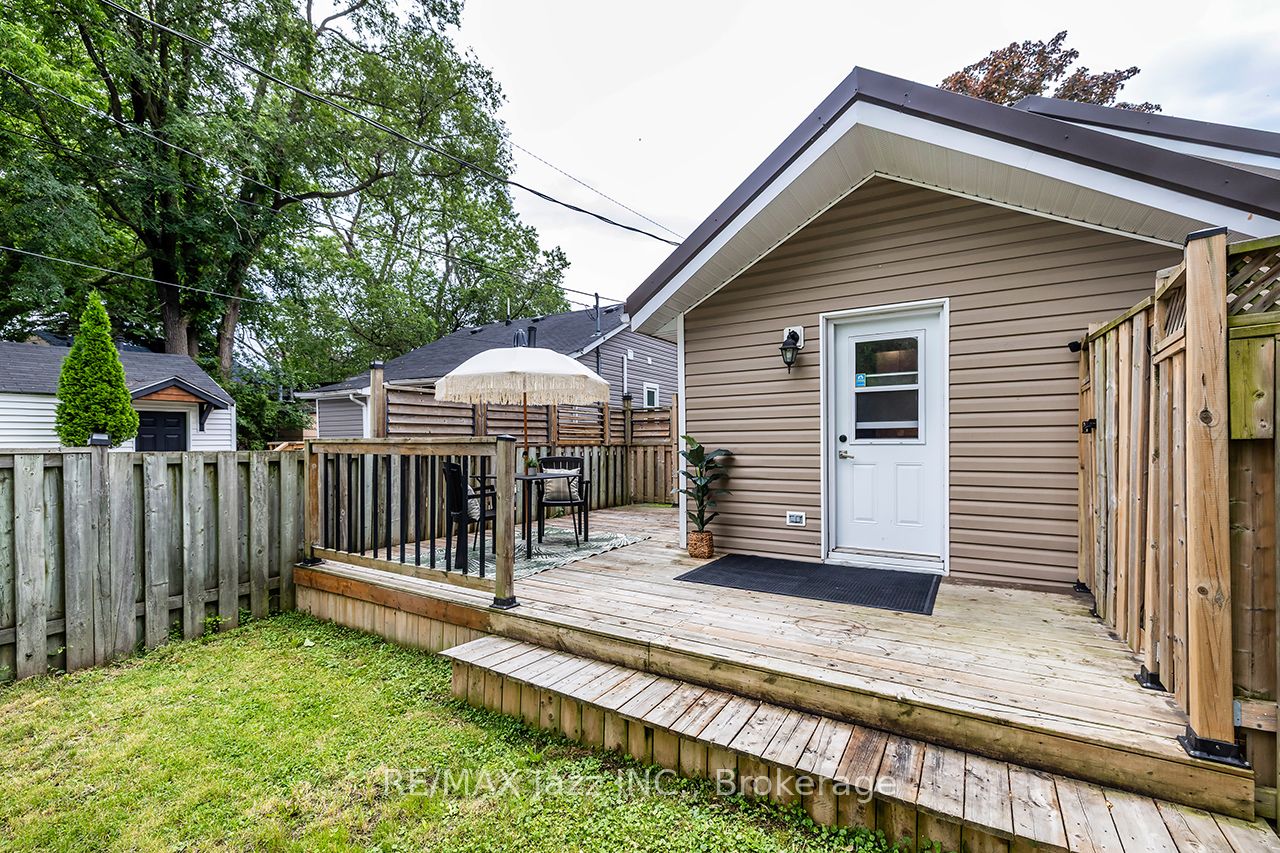 4 Maple Street Property Photo 19