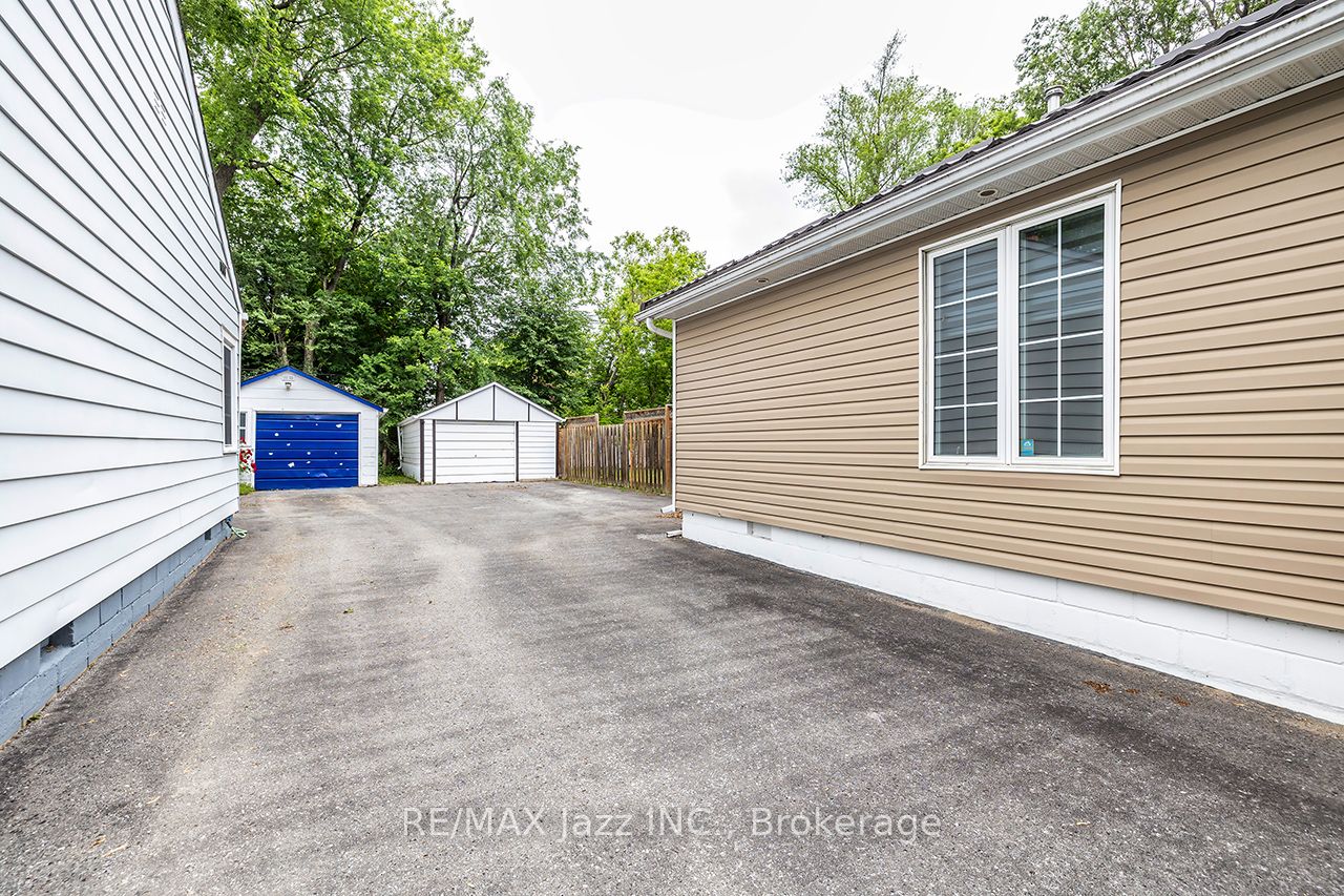 4 Maple Street Property Photo 23