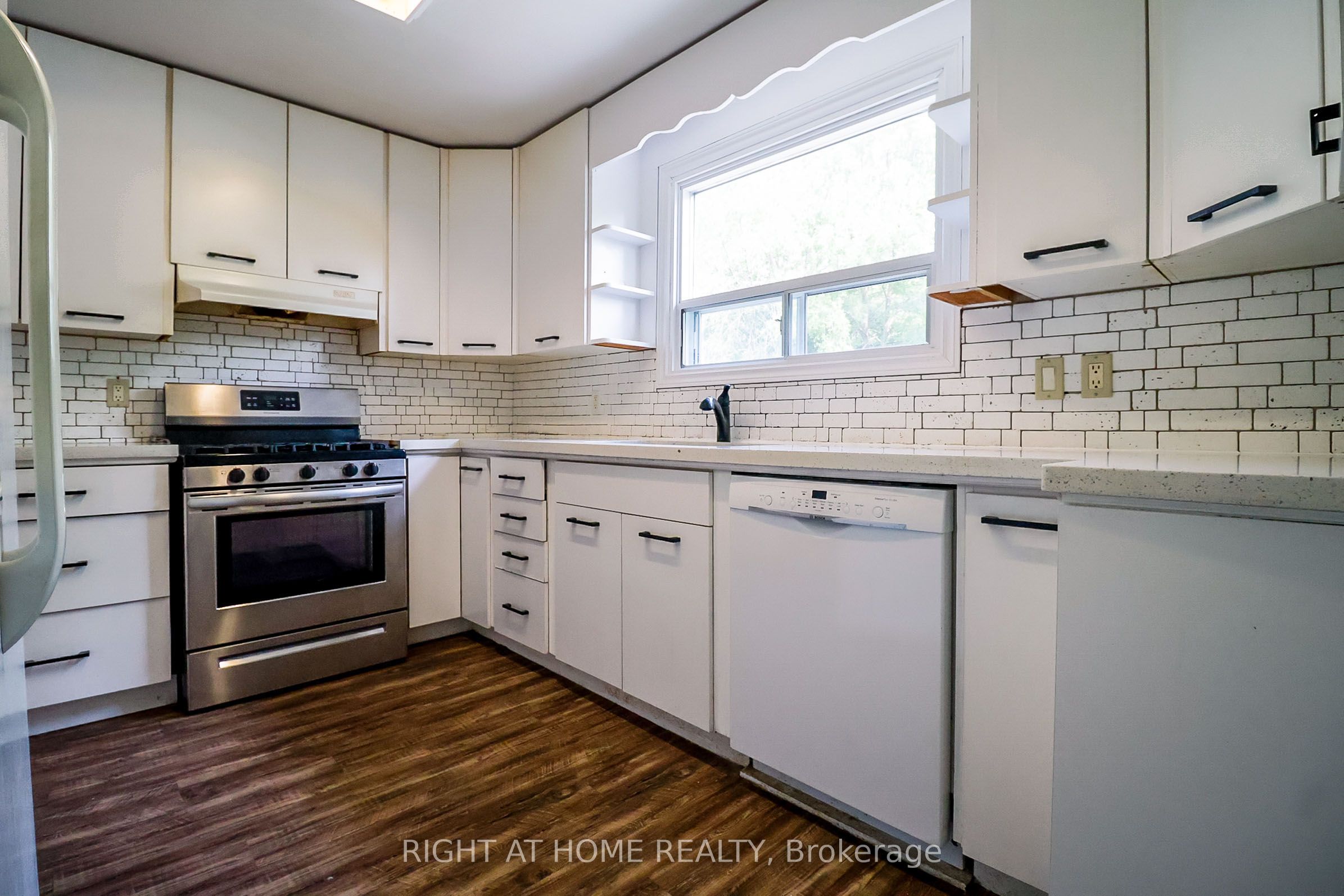 1327 Commerce Street Property Photo 7