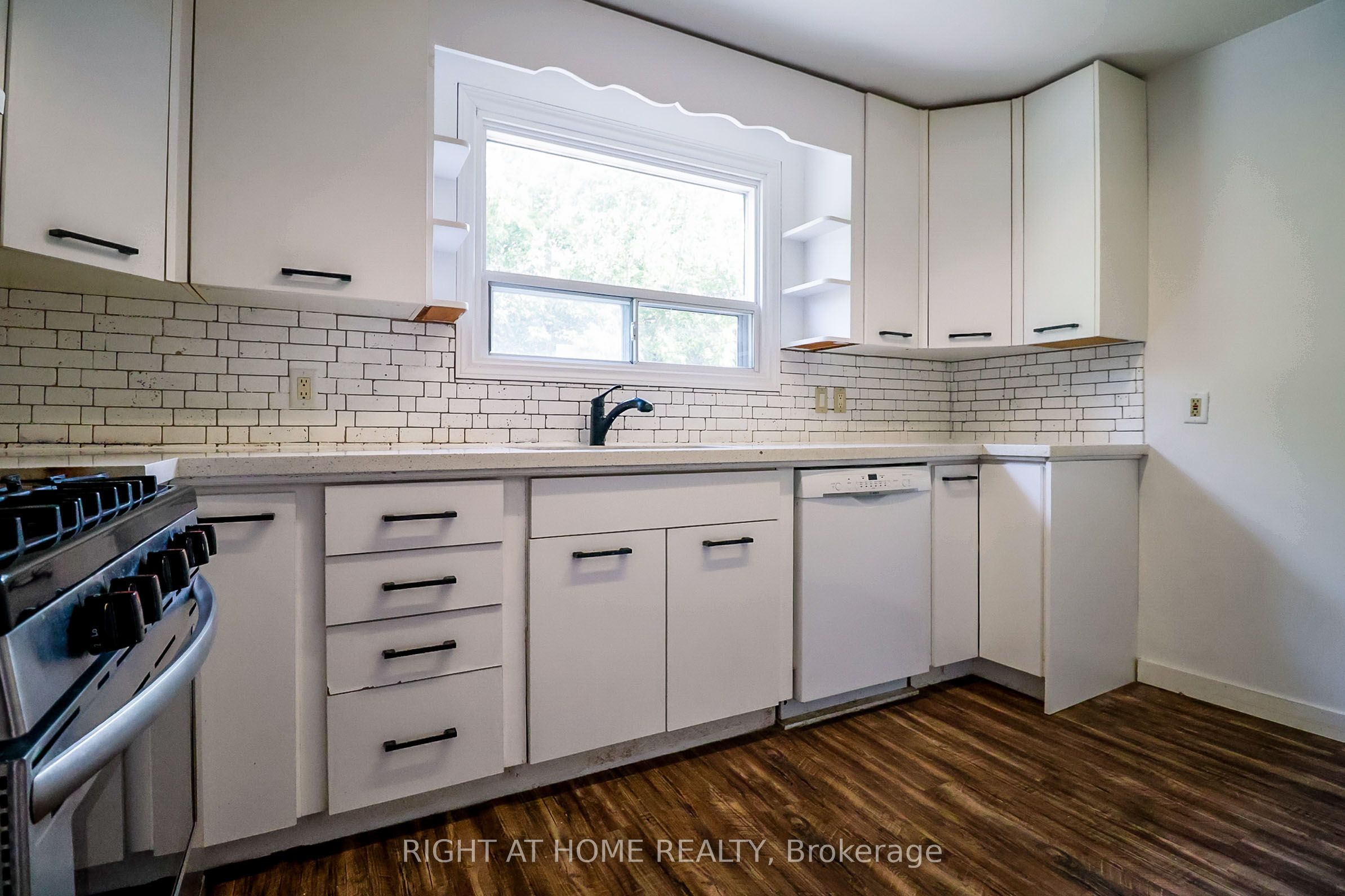 1327 Commerce Street Property Photo 8