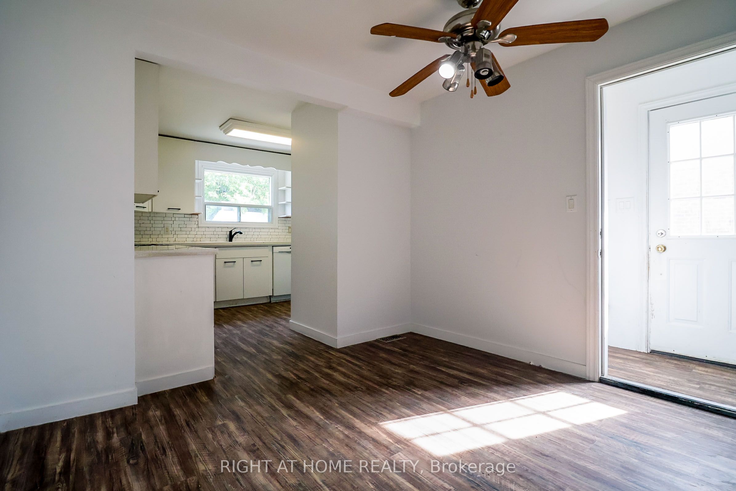 1327 Commerce Street Property Photo 10