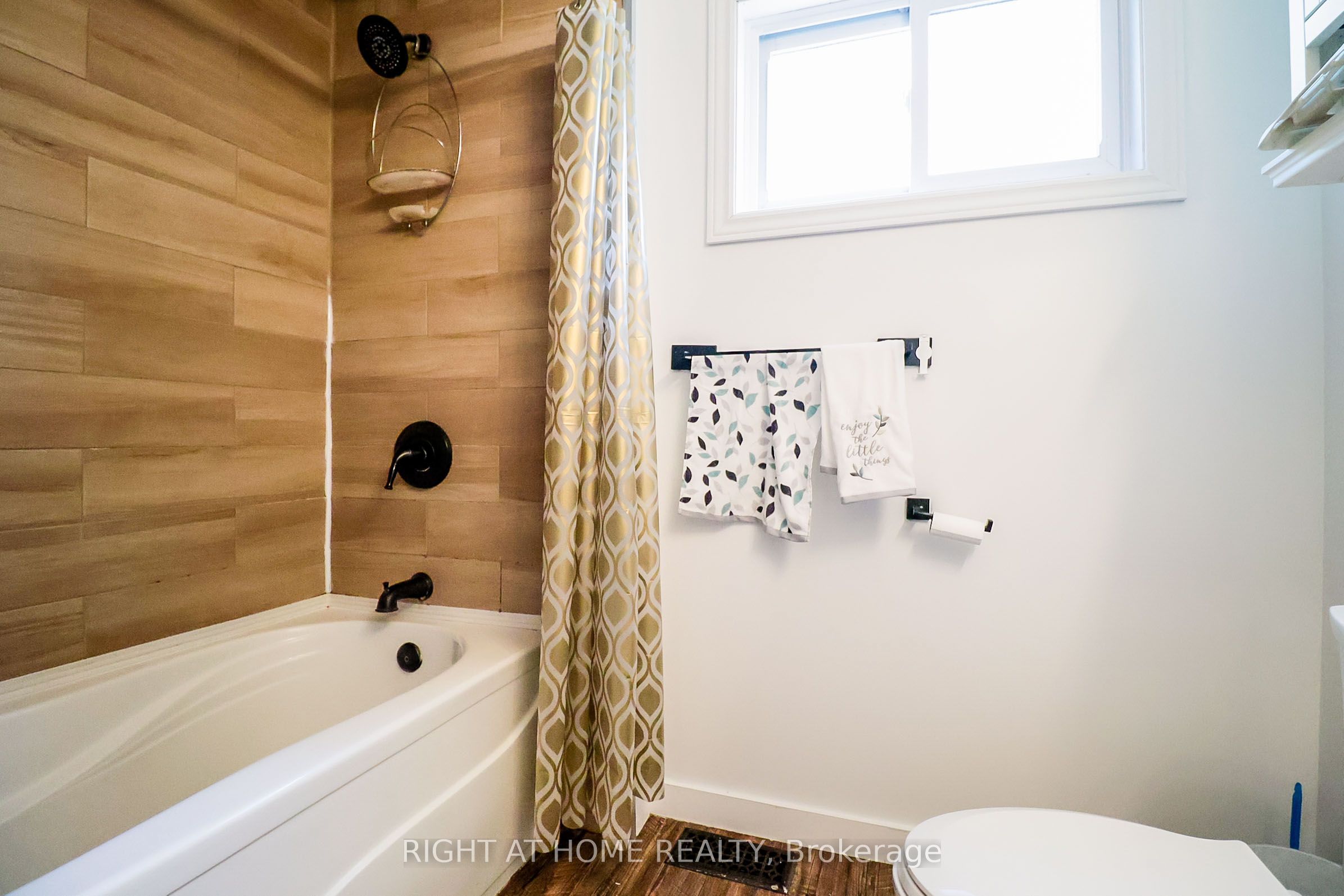 1327 Commerce Street Property Photo 17