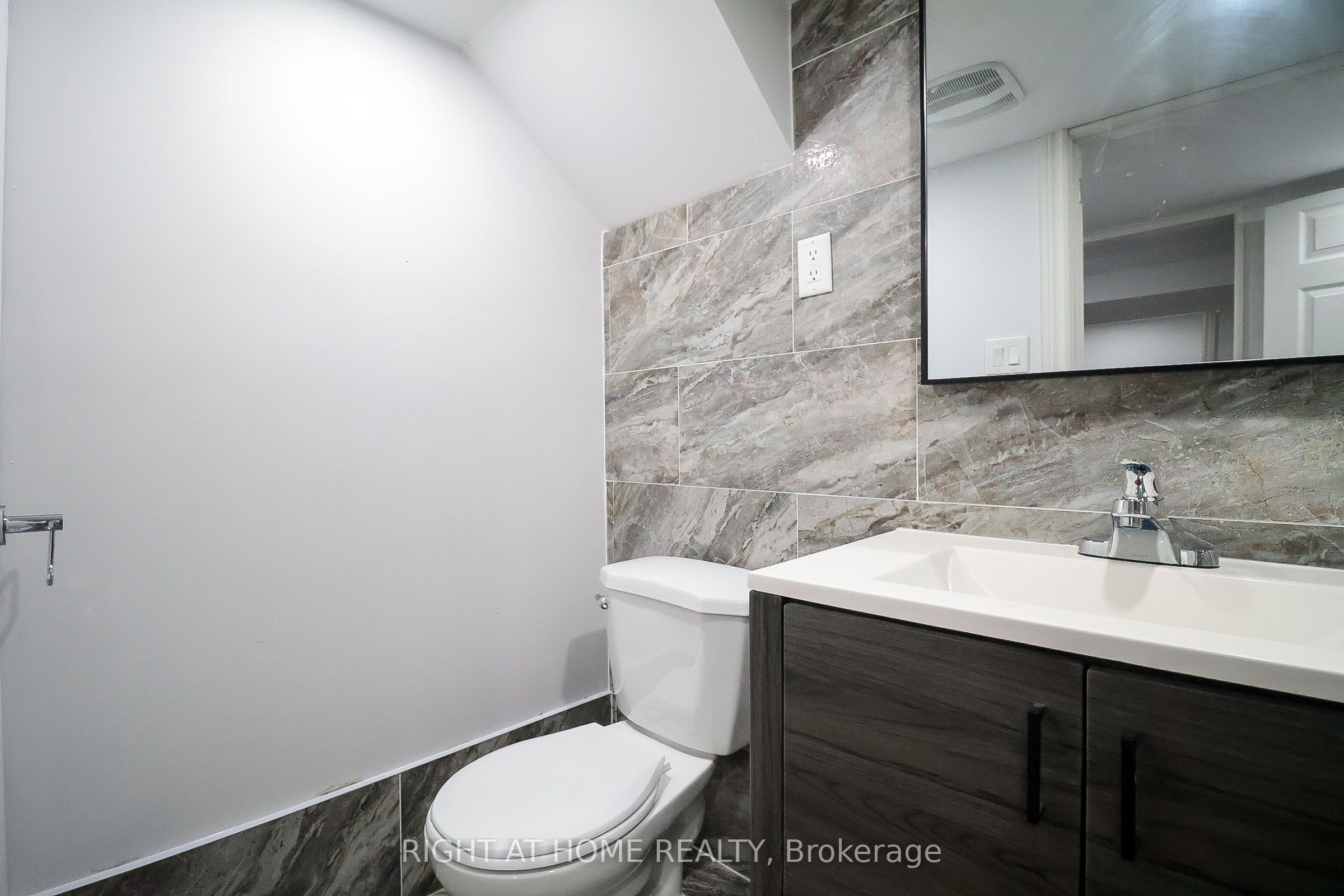 1327 Commerce Street Property Photo 21