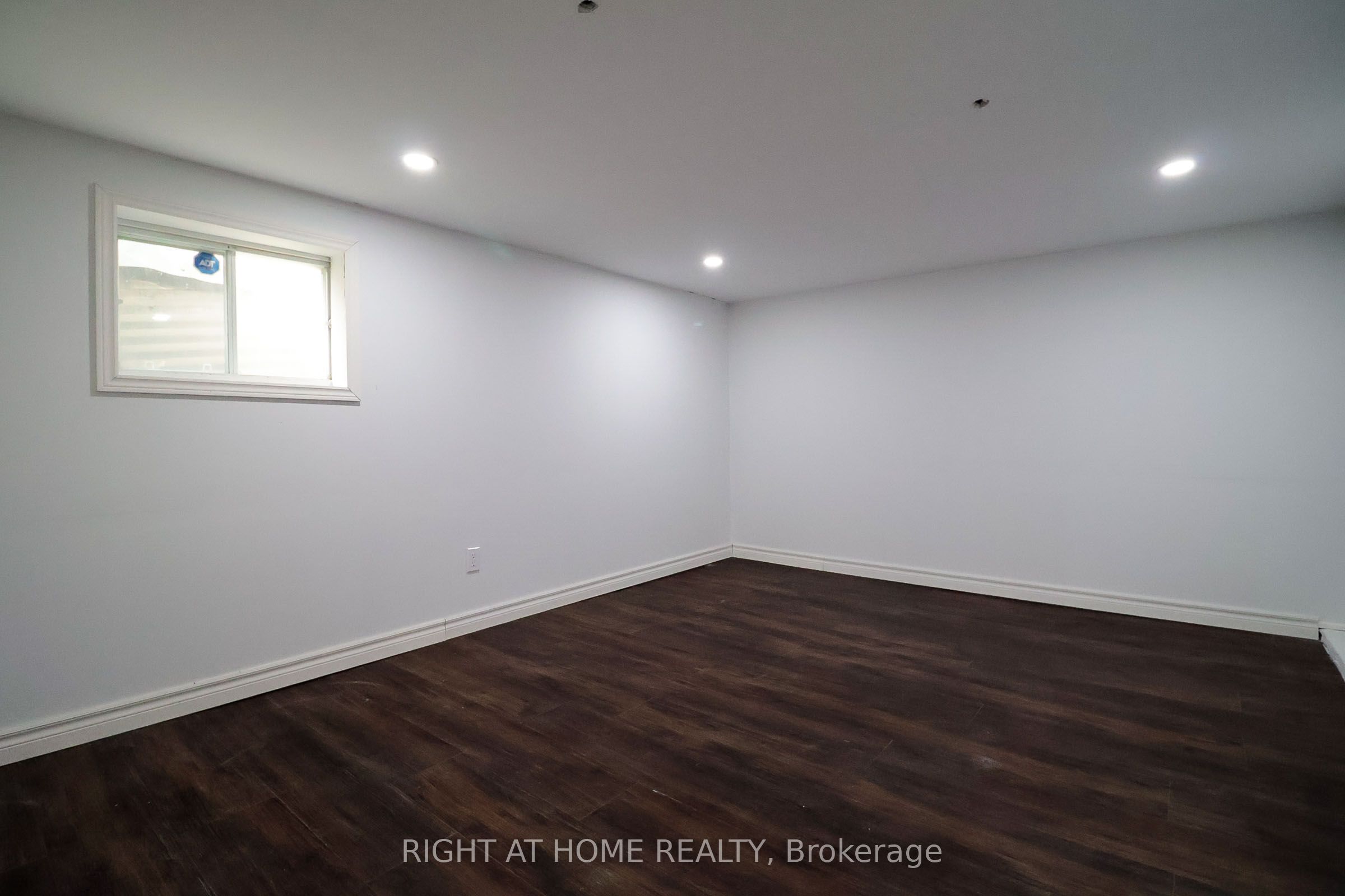 1327 Commerce Street Property Photo 23