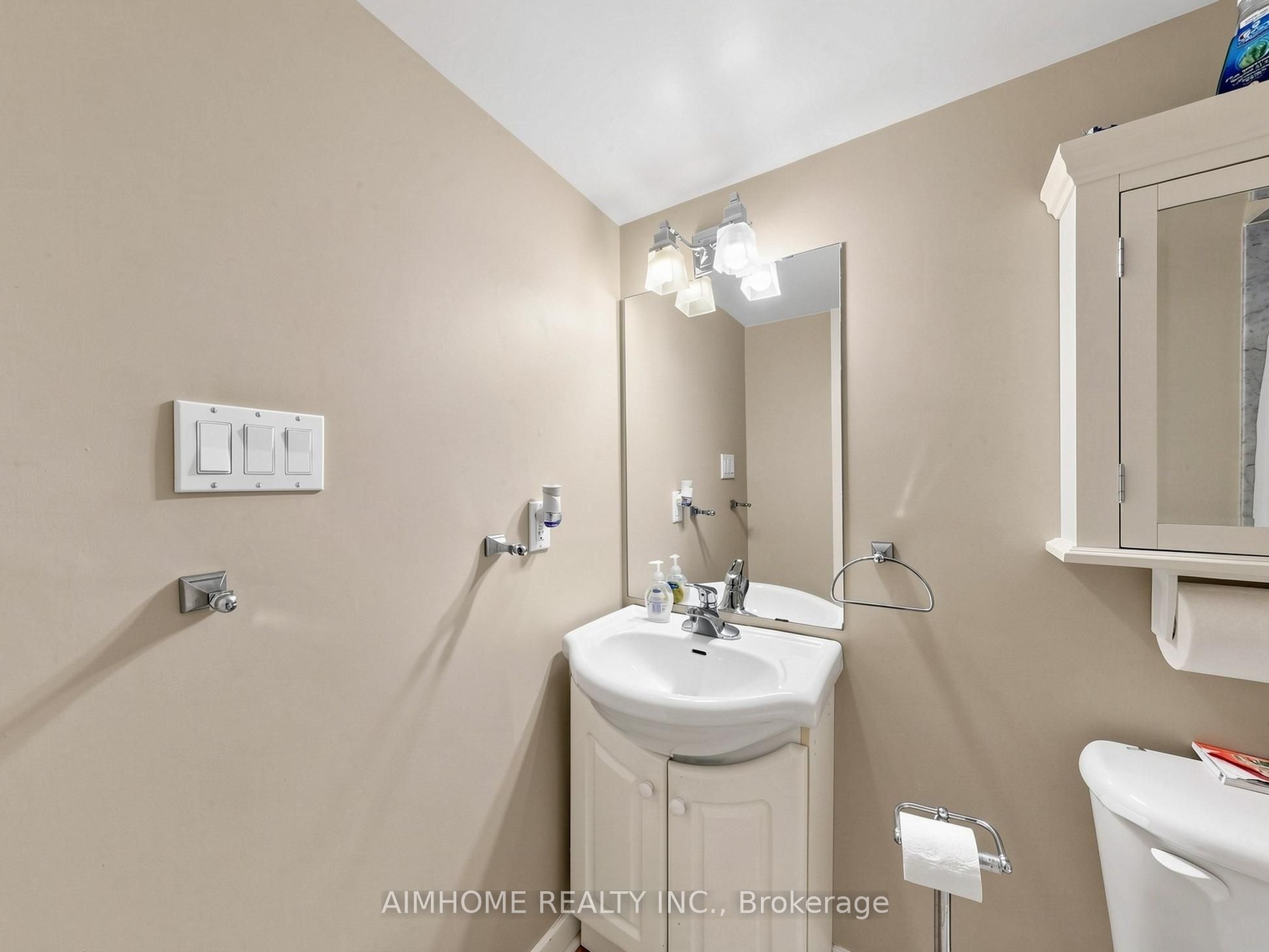 1089 Dundas Street E Property Photo 11